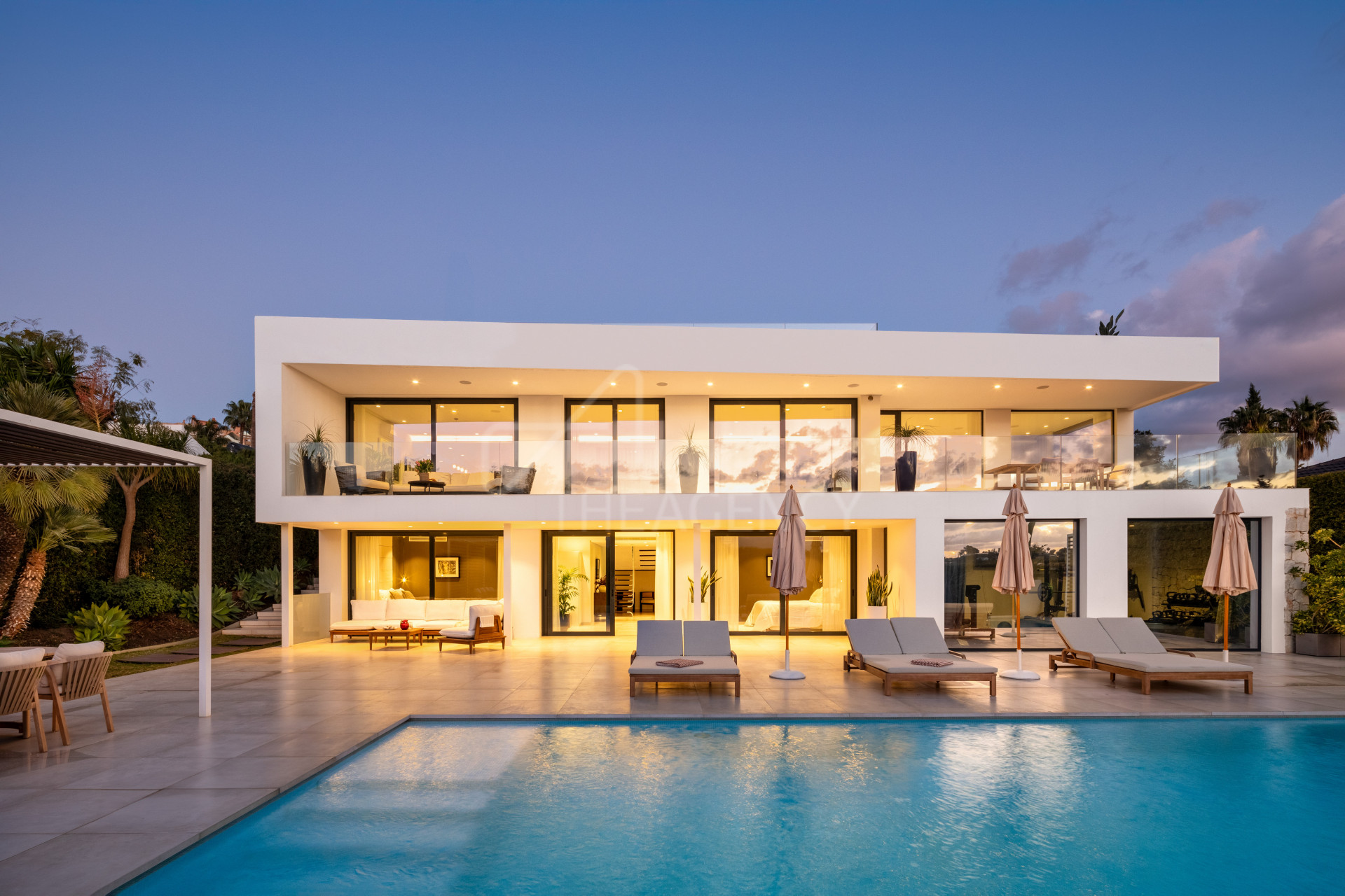 Modern Frontline Golf Villa - Los Naranjos Golf, Nueva Andalucia