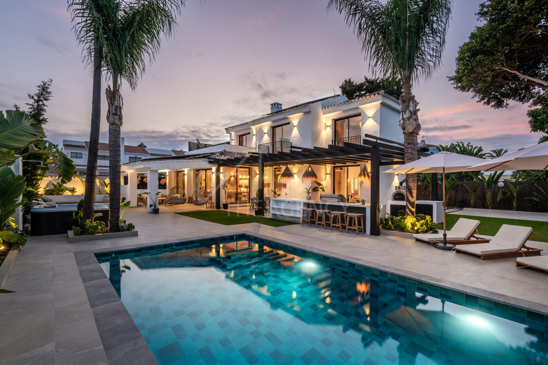 Villa Maria - Luxury Beachside Villa in Cortijo Blanco, San Pedro de Alcantara