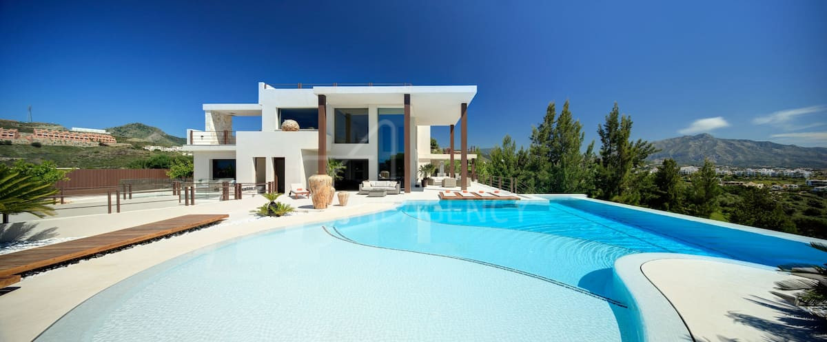Modern Luxury with Unmatched Panoramic Views in La Alqueria, Benahavis