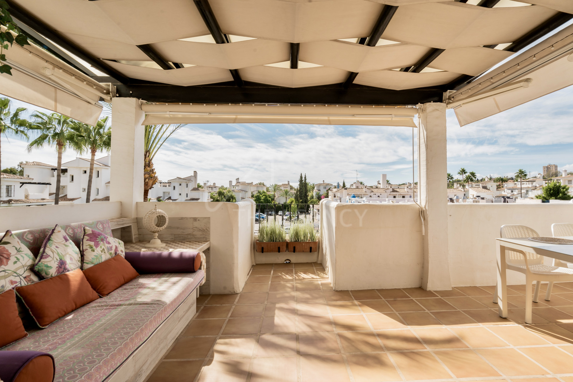 Luxurious Penthouse Duplex with Endless Sunlight in Los Naranjos, Marbella