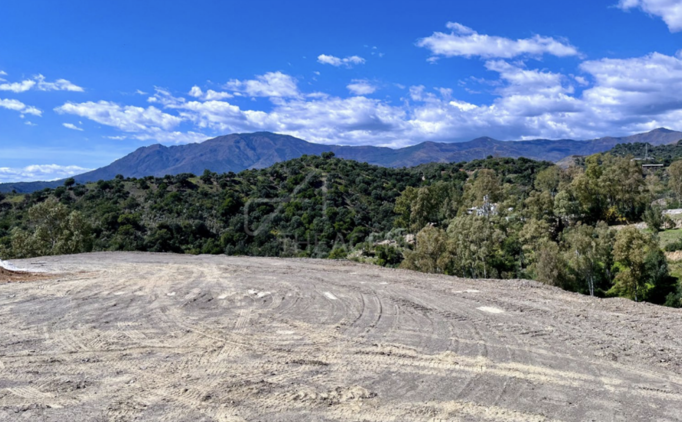 Plot n.8 with Panoramic Mountain Views near Puerto Banus