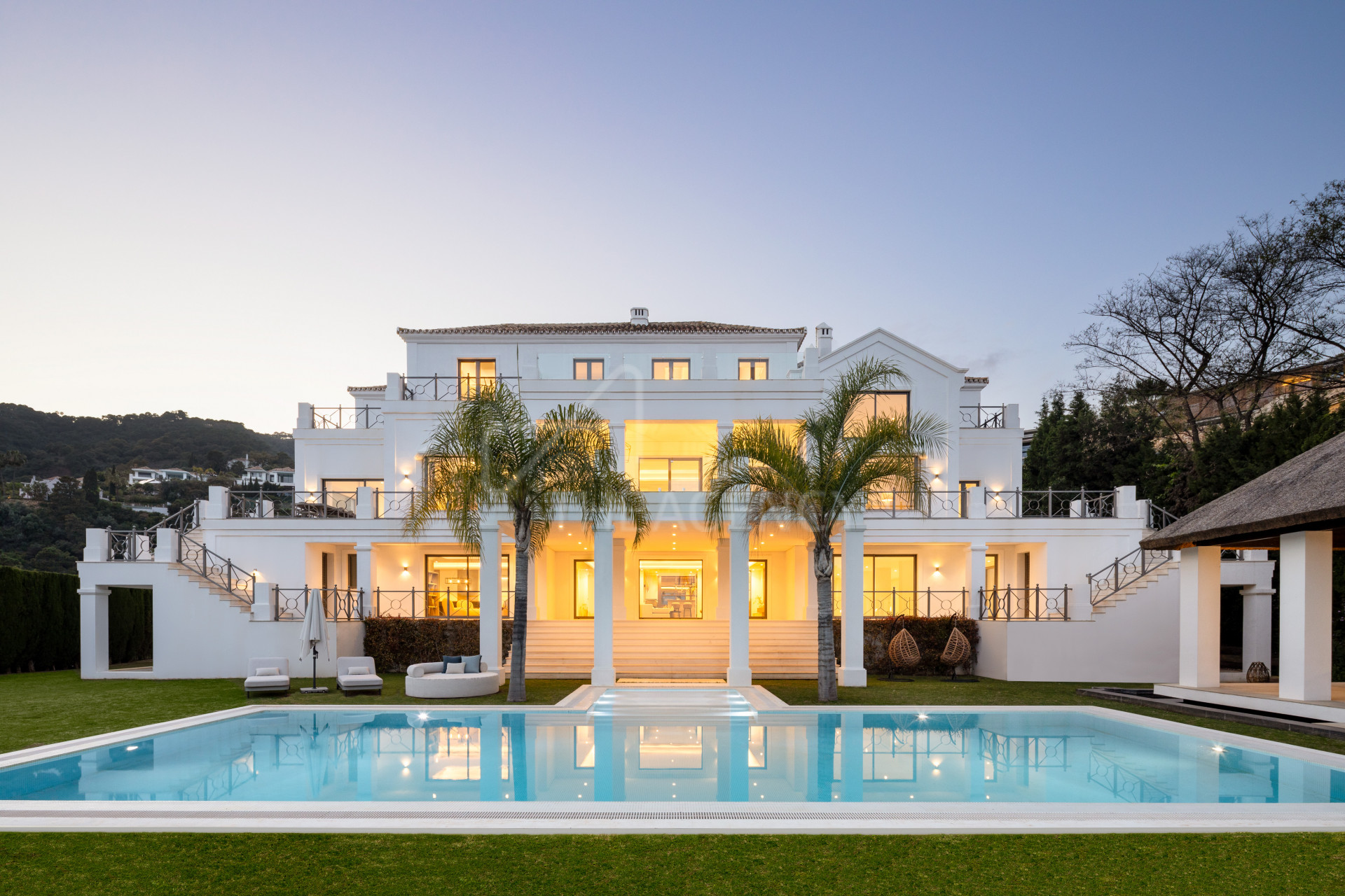 Modern Andalusian Villa with Panoramic Sea Views - El Madroñal, Benahavís
