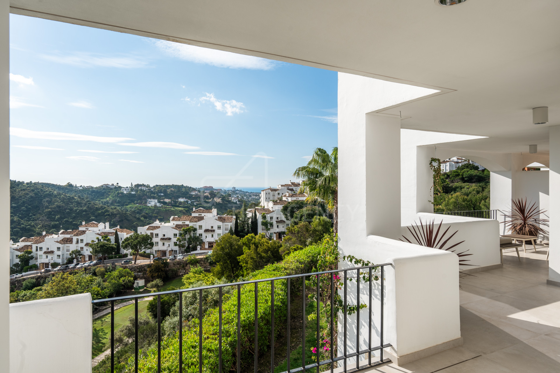 Elegant Apartment with Panoramic Views – La Quinta, Benahavís
