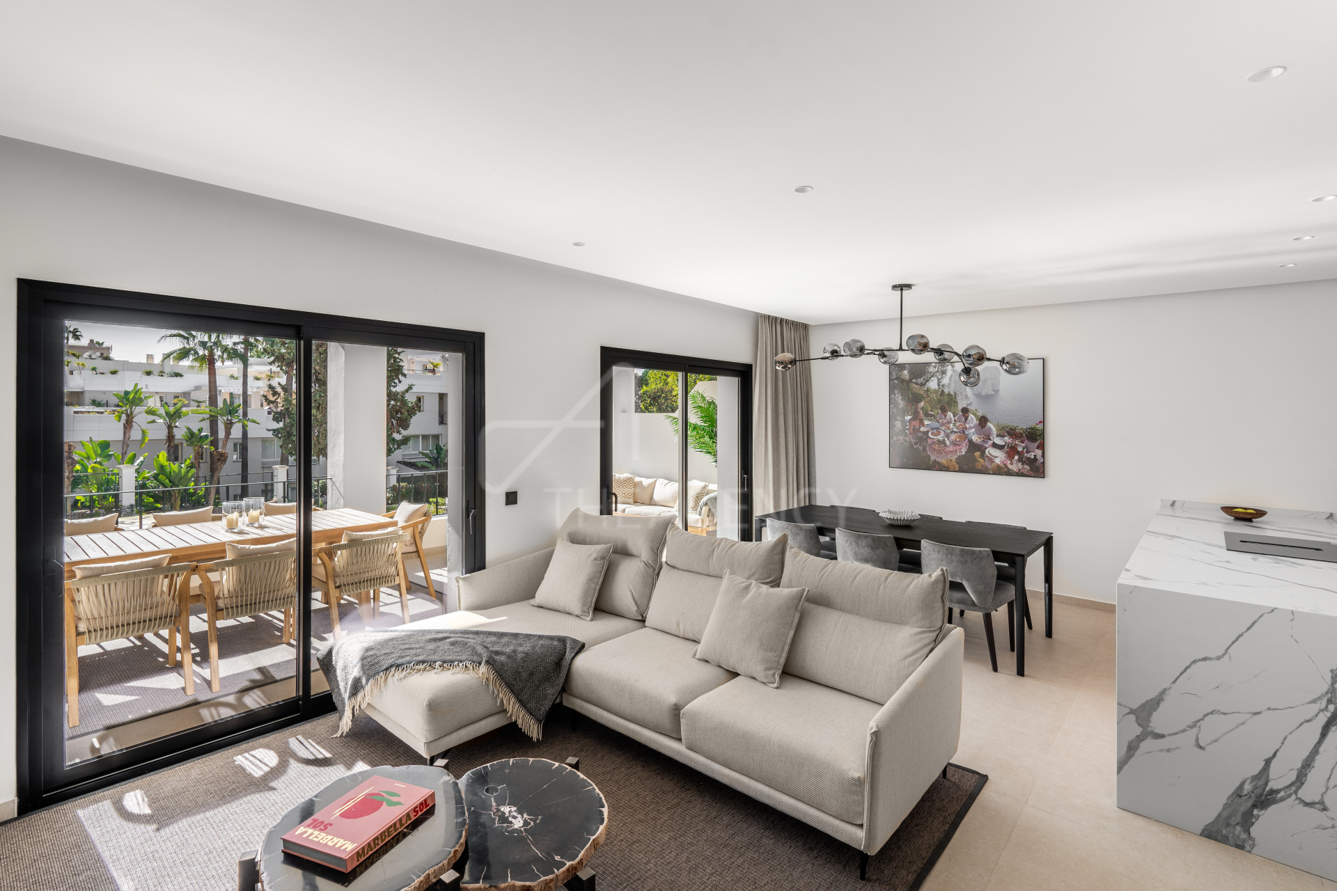 Casa Stuart, Elegant Duplex Penthouse with Solarium - Aloha Gardens, Nueva Andalucía