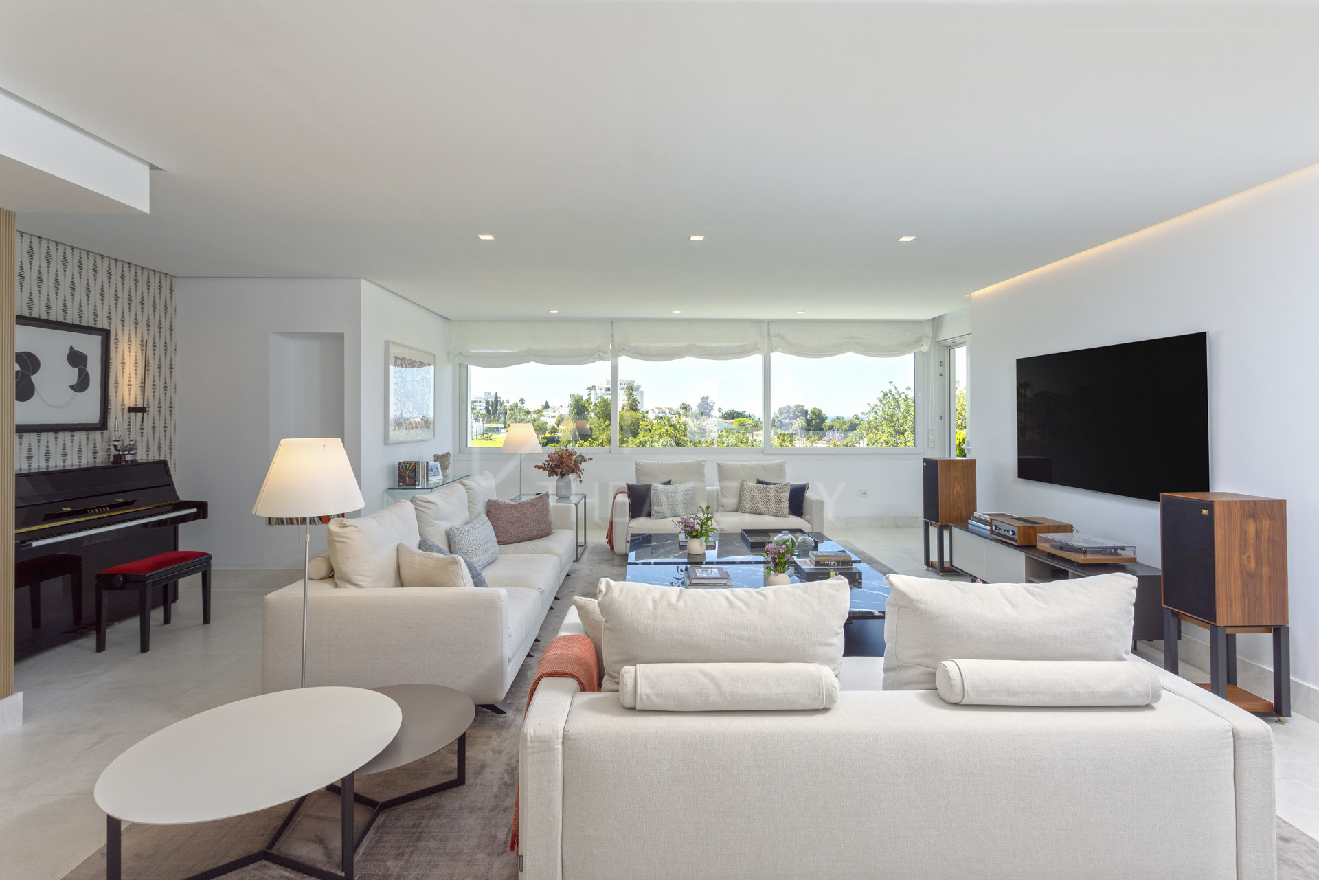 Bright Apartment with Golf Views and Partial Sea Views in Prime Guadalmina Location - Marbella