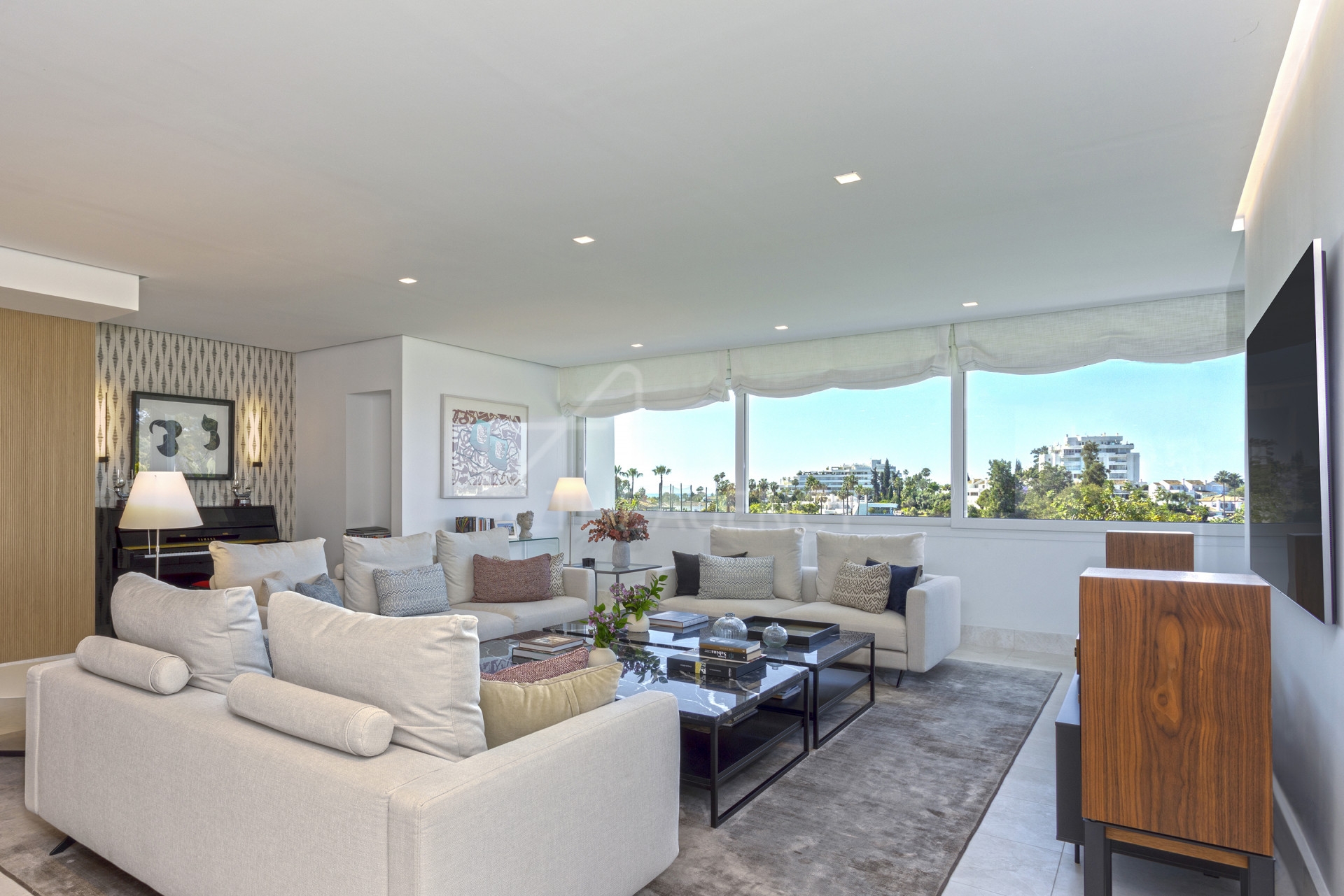 Bright Apartment with Golf Views and Partial Sea Views in Prime Guadalmina Location - Marbella