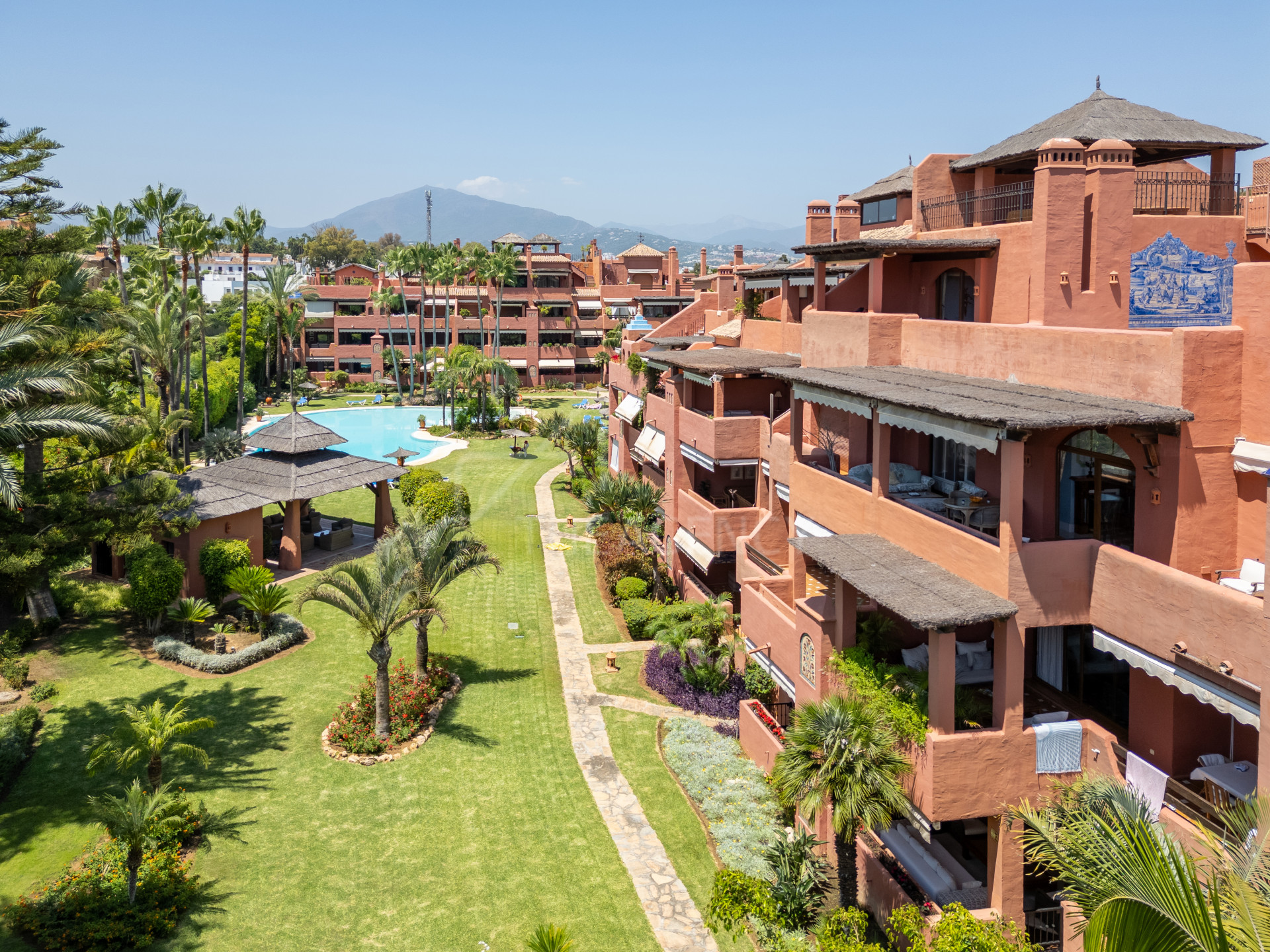 Penthouse Alhambra Del Golf - Investment Opportunity in a Prime Location, Marbella