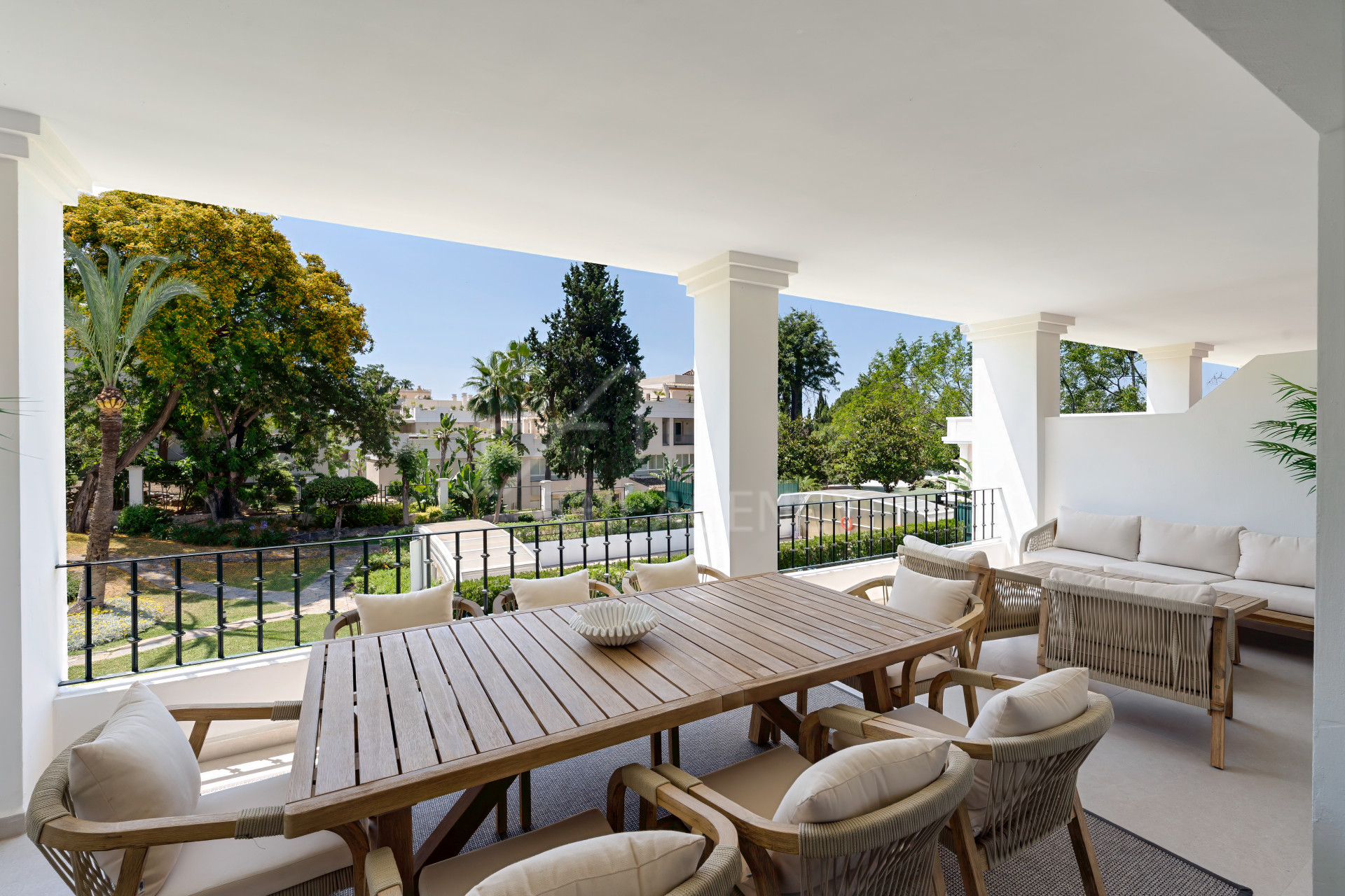 Casa Aaron - Aloha Gardens, Nueva Andalucia
