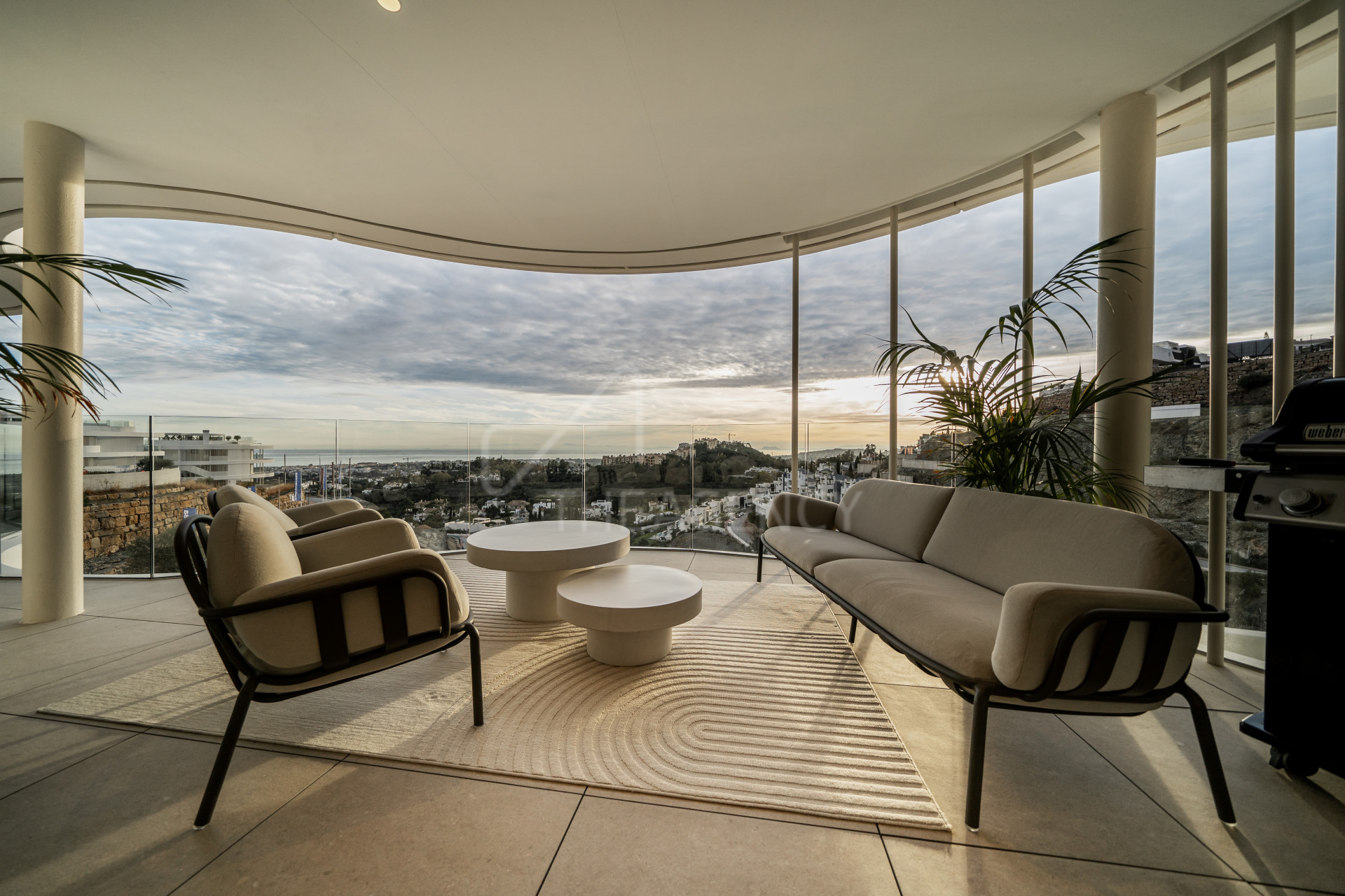 Beautiful two-bedroom apartment with fantastic views in The View, La Quinta, Benahavis.