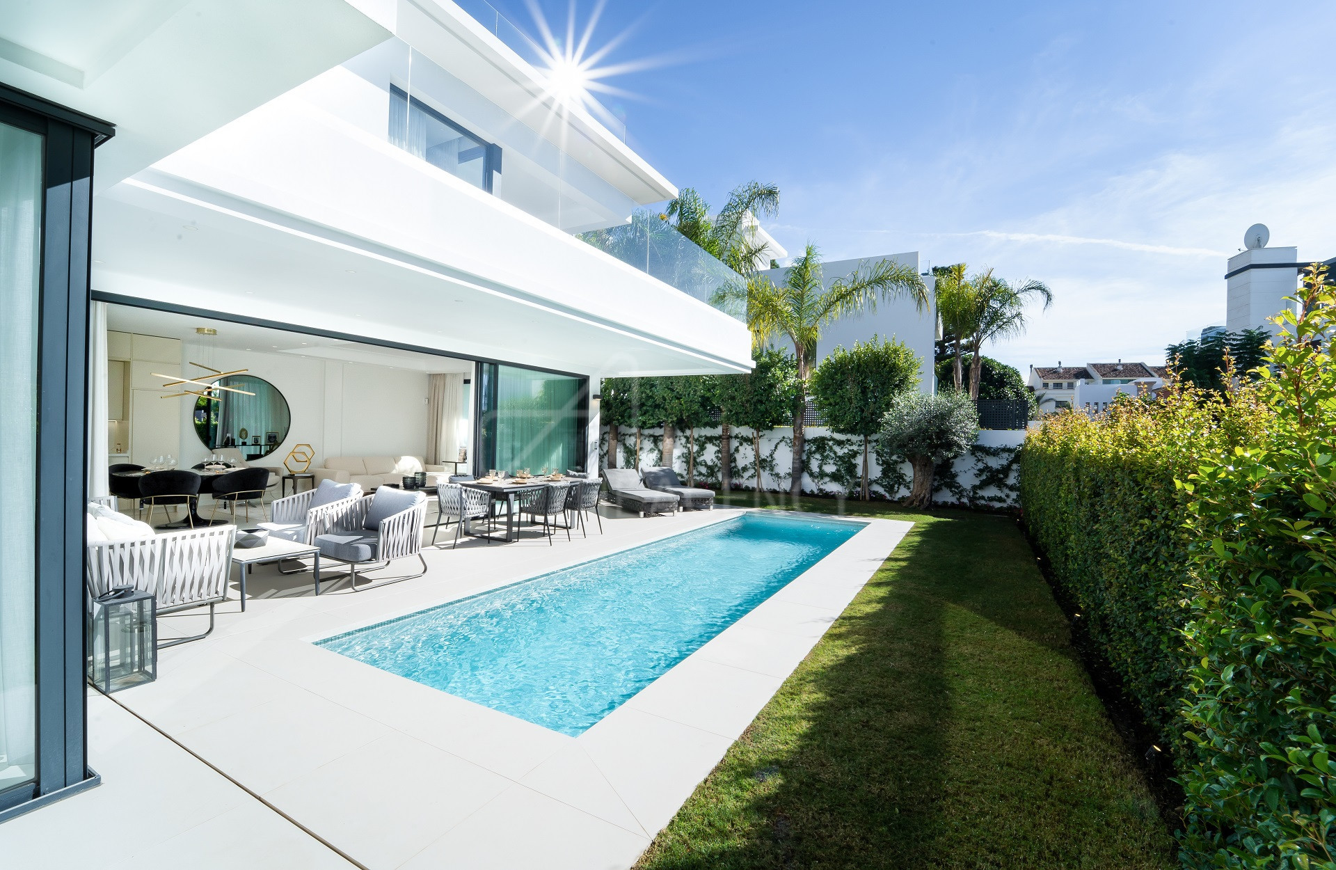 Beach side Villa on the prestigious Golden Mile, Marbella