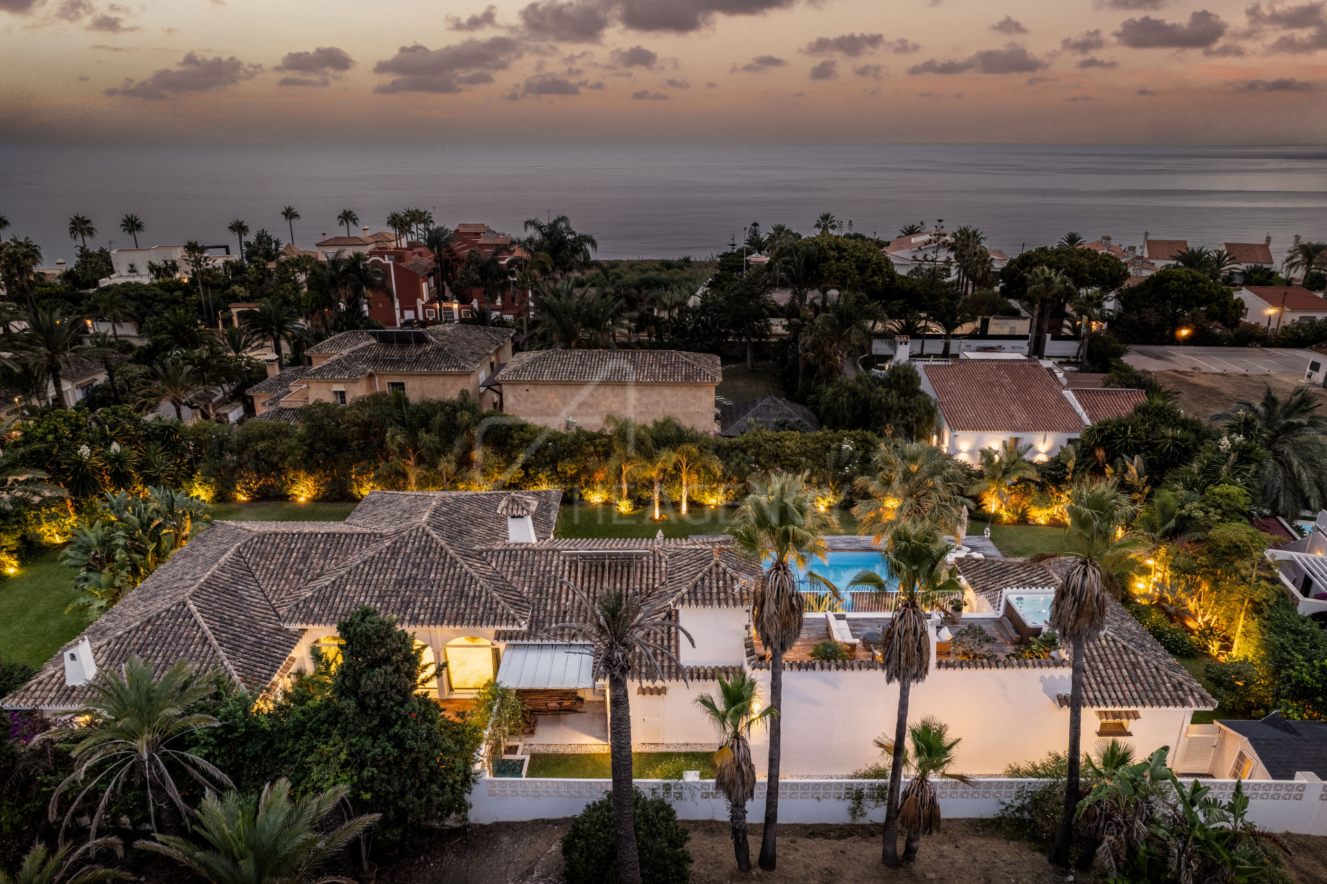 Beachside 5-bedroom villa in Marbesa, Marbella East