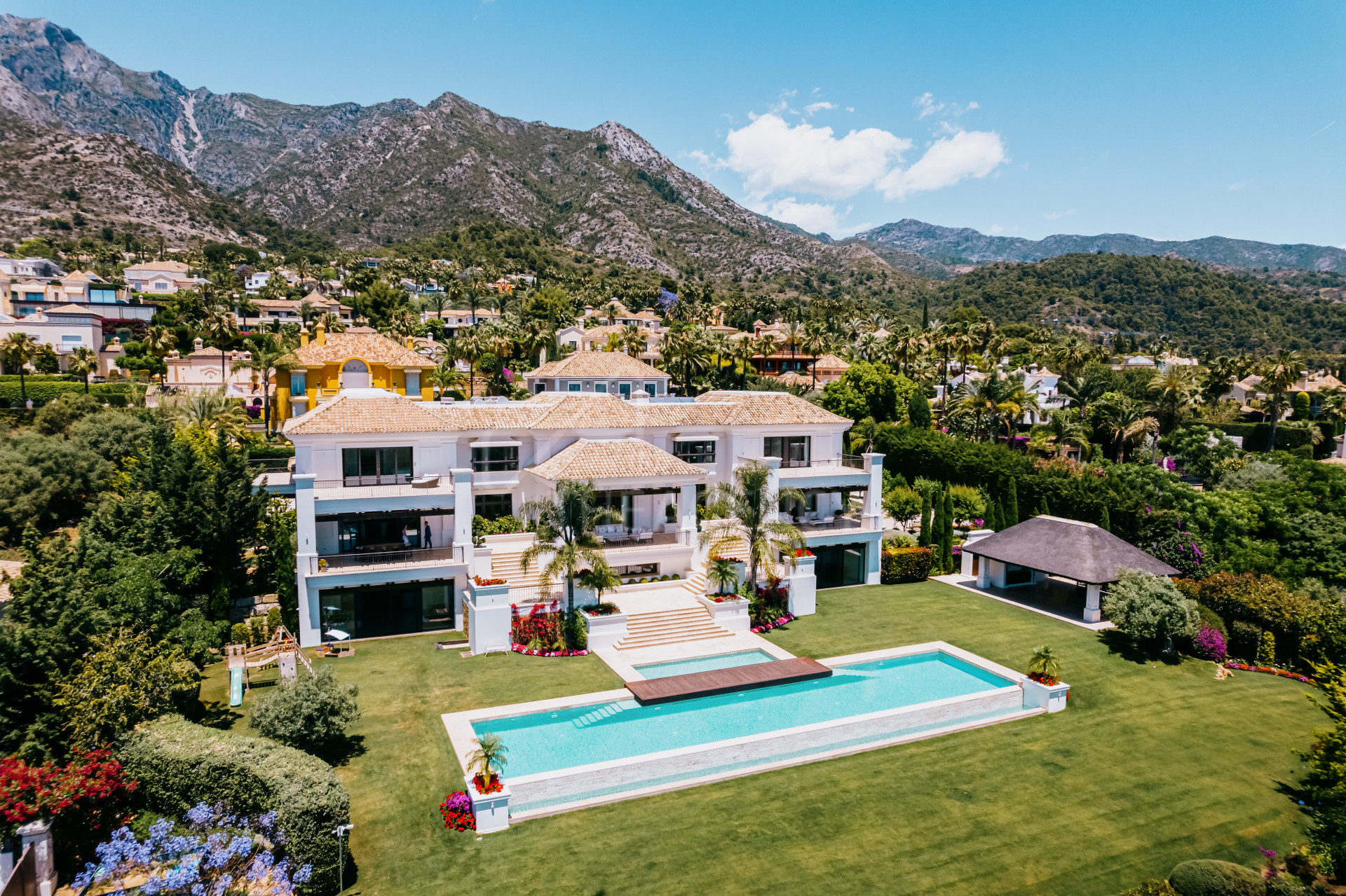 Exquisite Luxury Mediterranean Villa, Modern and Elegant, in the Prestigious Sierra Blanca, Marbella.