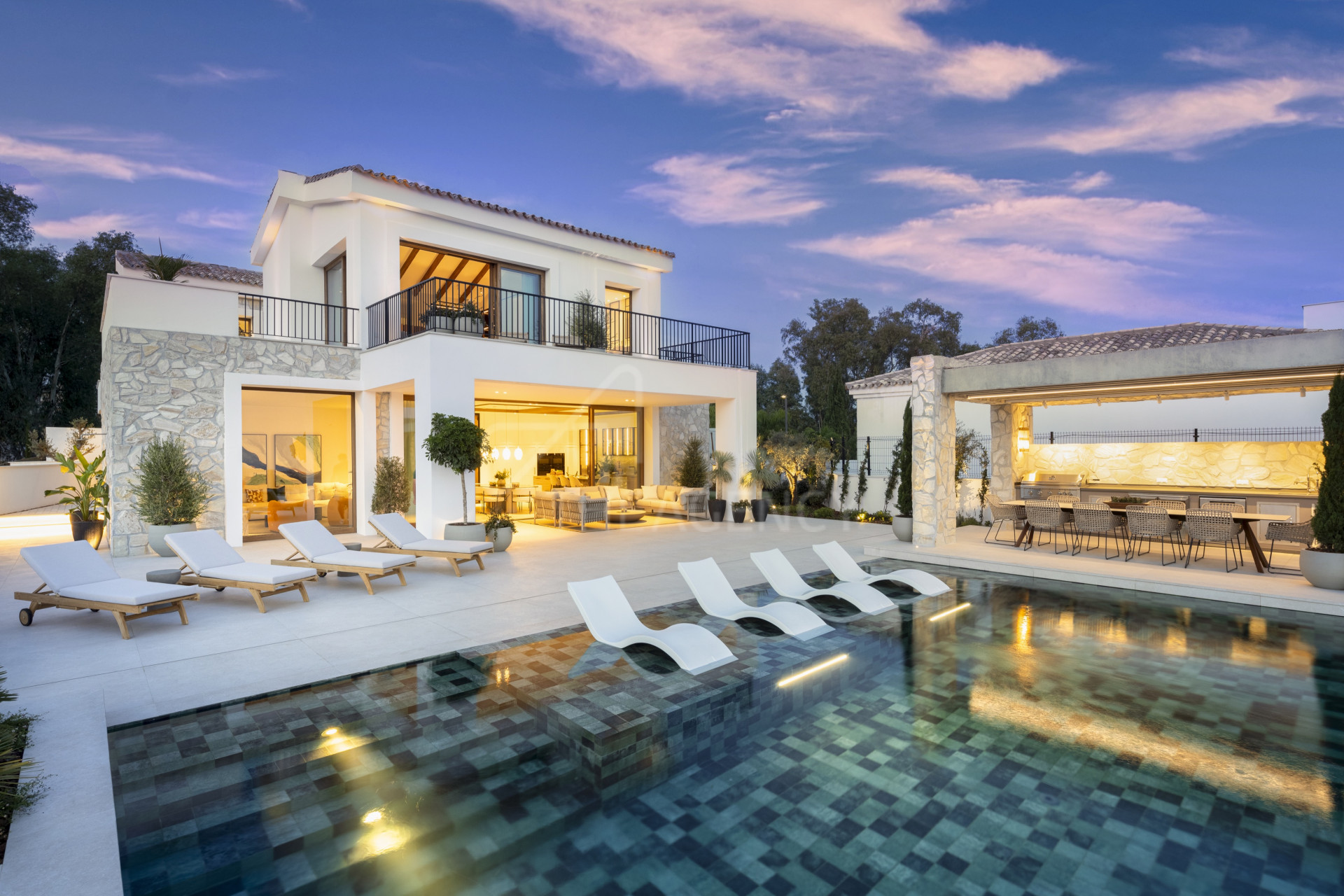 Newly built Andalusian oasis with amazing views in El Herrojo, Benahavis.