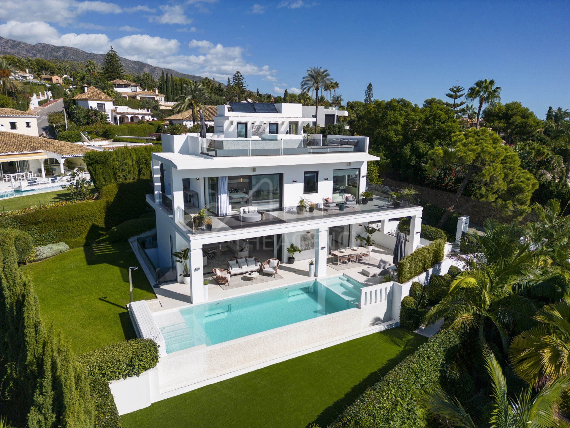 Modern five-bedroom villa with panoramic sea views in Nagüeles.