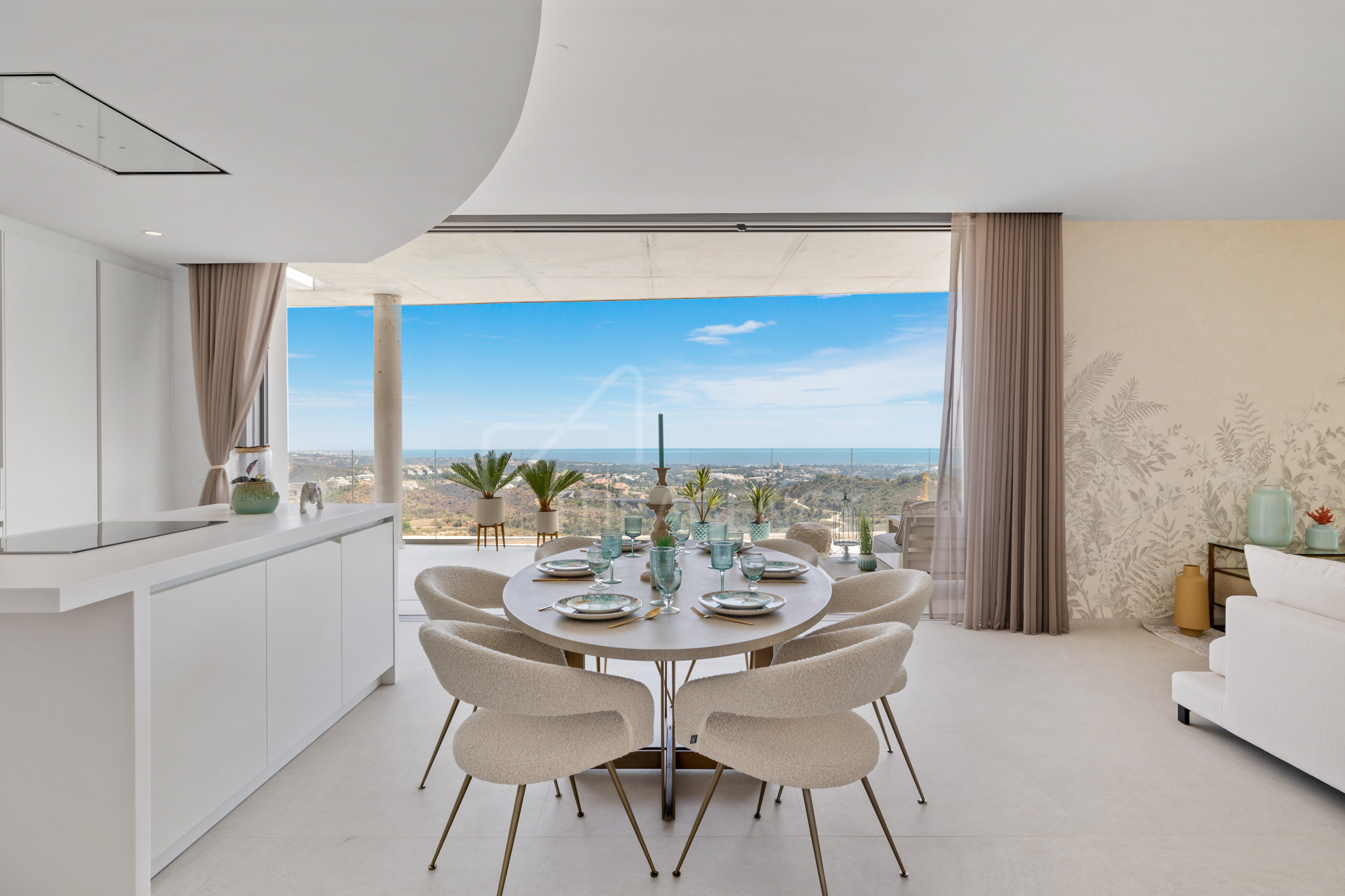 Beautiful 4-bedroom apartment with large terrace space and private pool in Real de la Quinta, Benahavis
