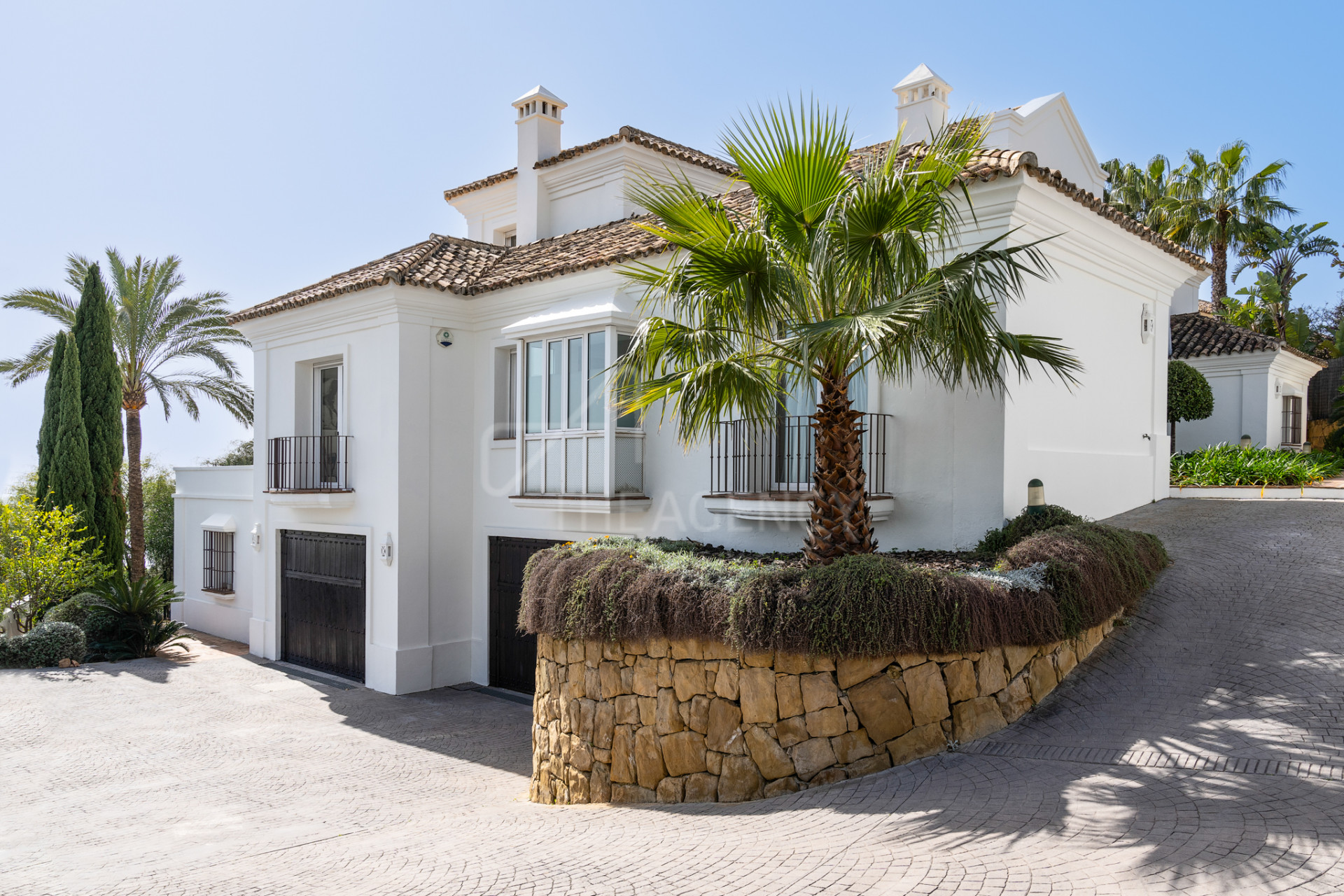 Elegant Villa with Panoramic Sea and Mountain Views – Los Monteros, Marbella East