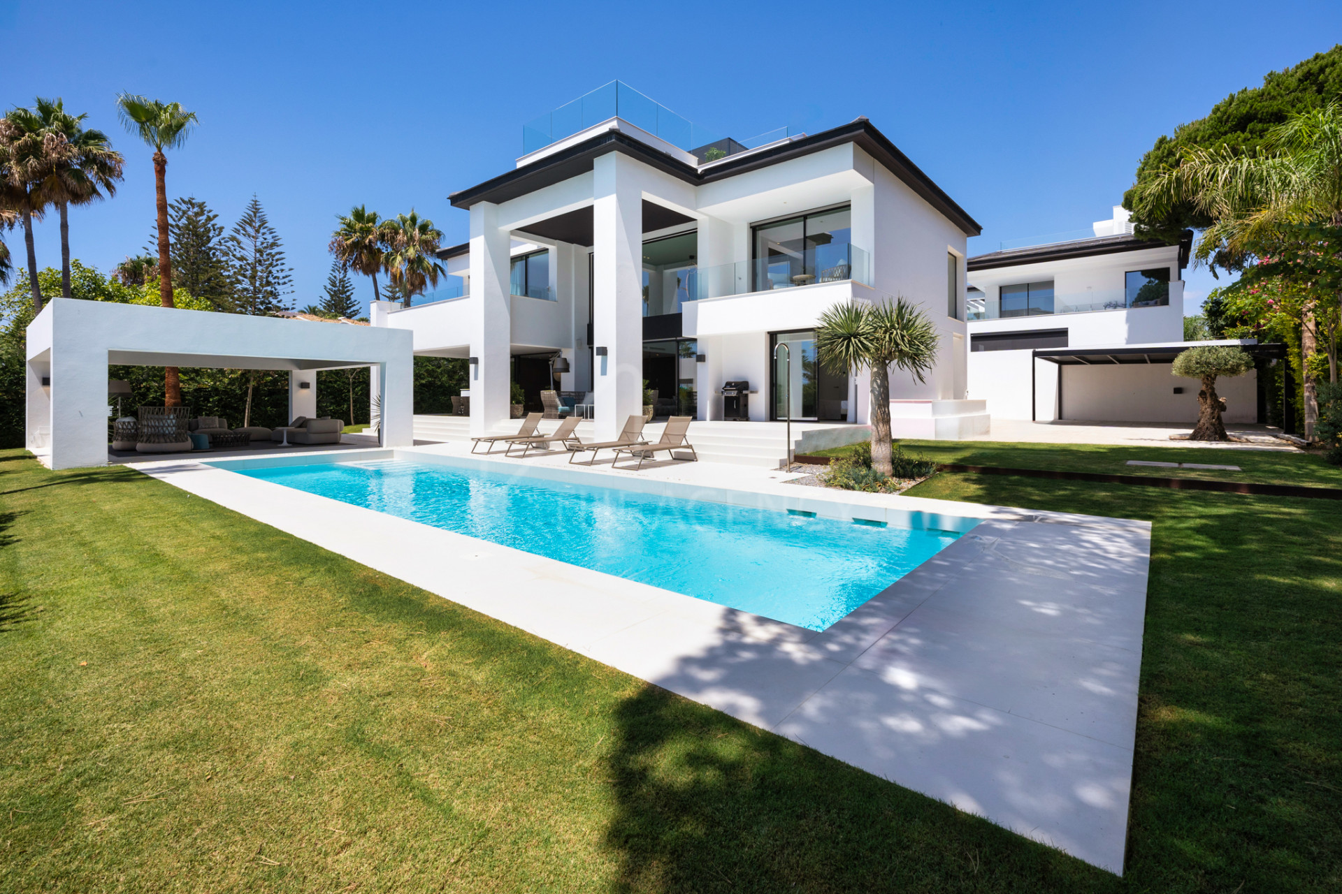 Stunning beachfront six-bedroom villa located in San Pedro de Alcantara, Marbella.