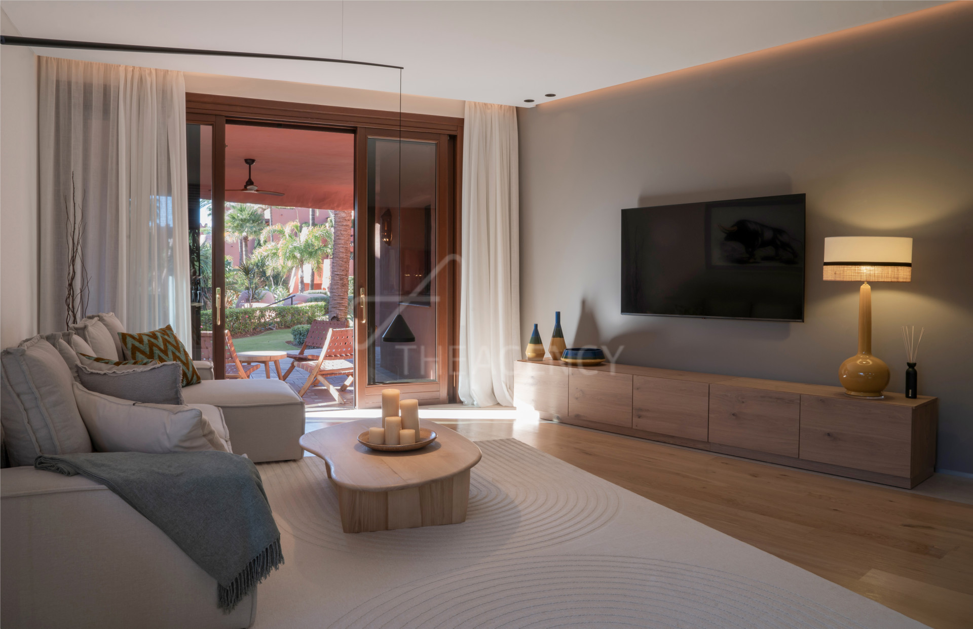 Luxury, fully renovated flat in a front-line beach complex in the prestigious area of New Golden Mile!