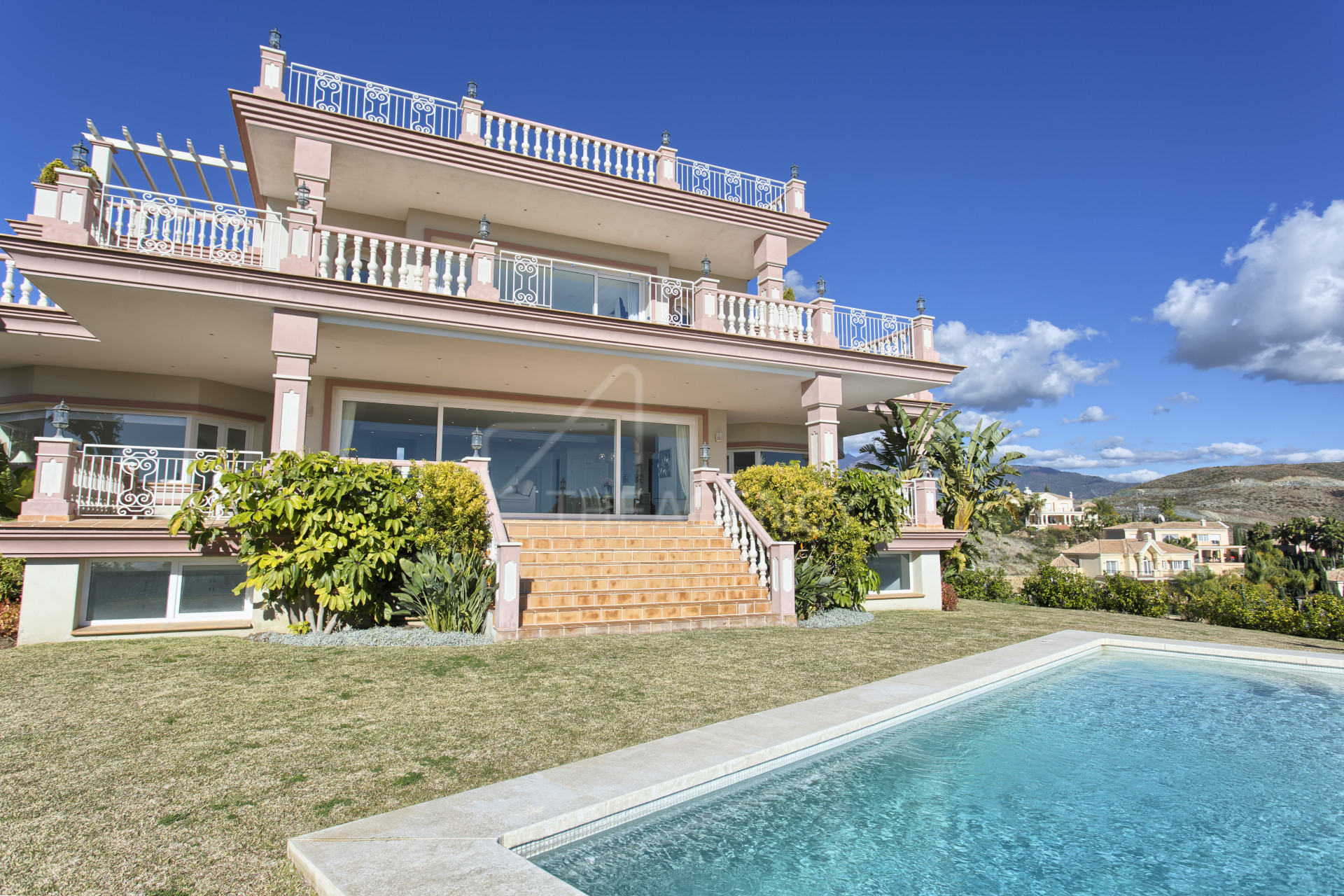 Spacious eight-bedroom villa in Los Flamingos Golf, Benahavis.