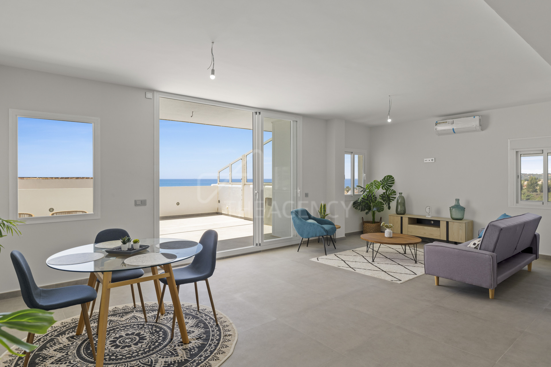Fully renovated 3 bedroom duplex penthouse front line beach in Estepona West
