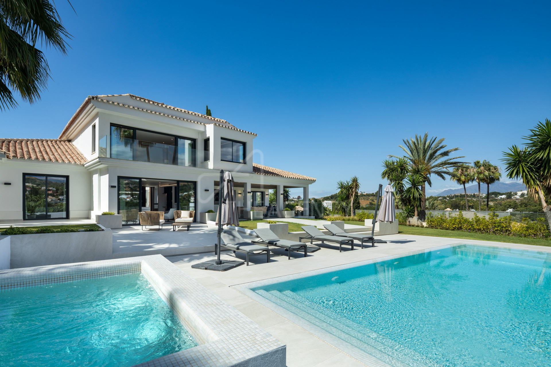 Fantastic Villa with Panoramic Golf Views in Los Naranjos Golf, Nueva Andalucía