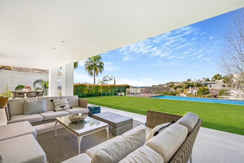 Luxurious Contemporary Villa with Mesmerizing Coastal Views in La Alqueria