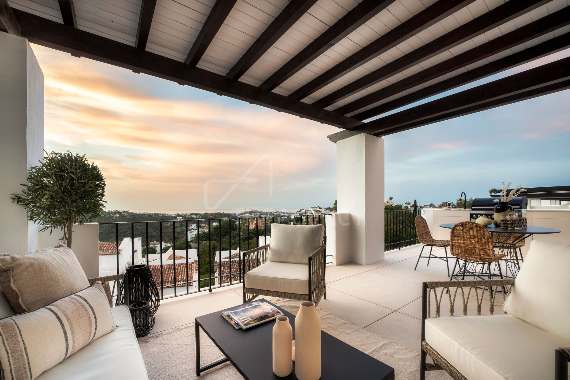 Magnificent Penthouse with Panoramic Views in La Quinta, Benahavis