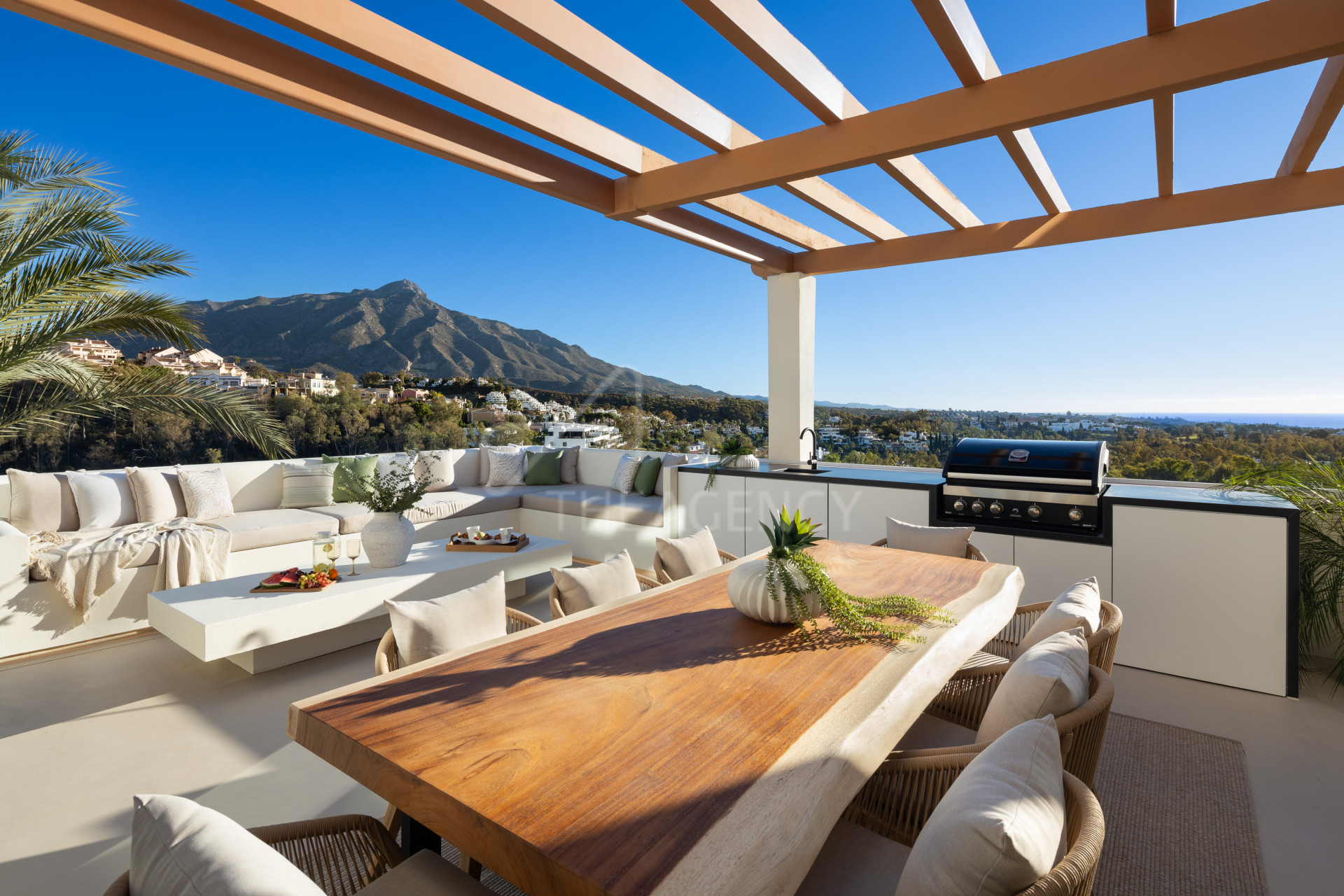 Elegant Duplex Penthouse with Breathtaking Panoramic Views in Nueva Andalucia, Marbella
