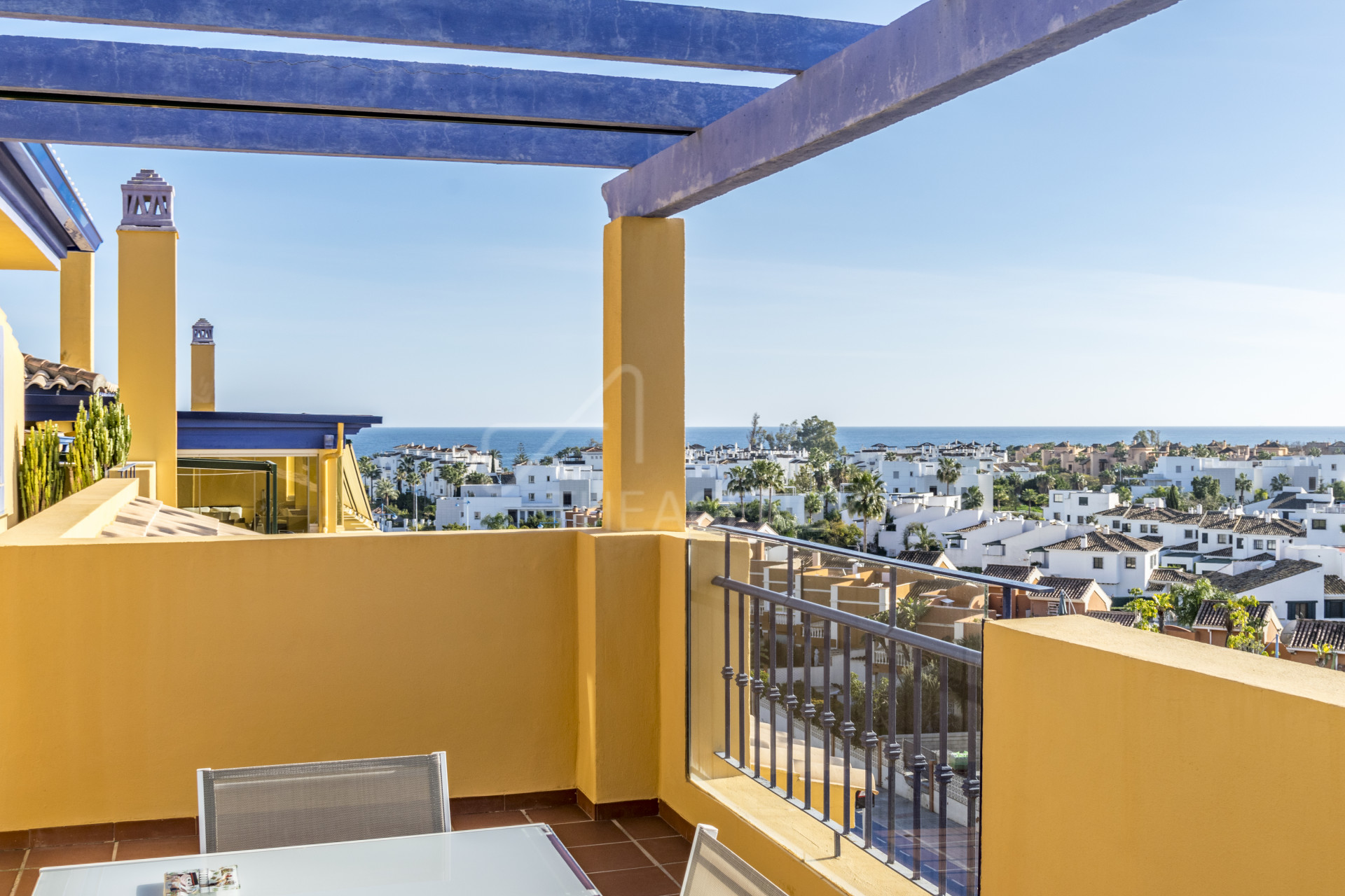 Blue Topaz: Exclusive Living with Panoramic Views in Penthouse Los Jazmines