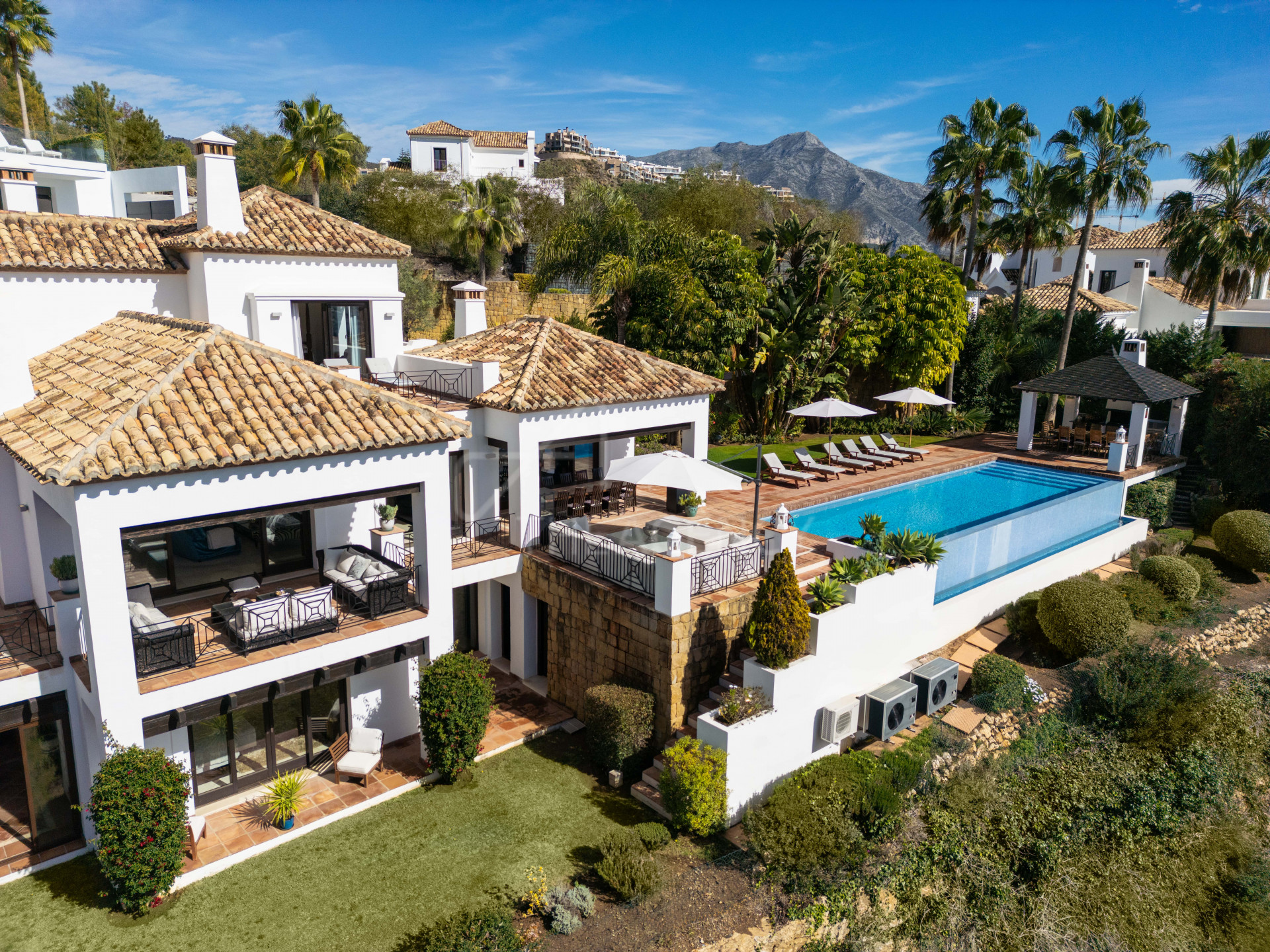 Villa Magdna - Luxury Villa with Panoramic Views in Lomas de La Quinta, Benahavís