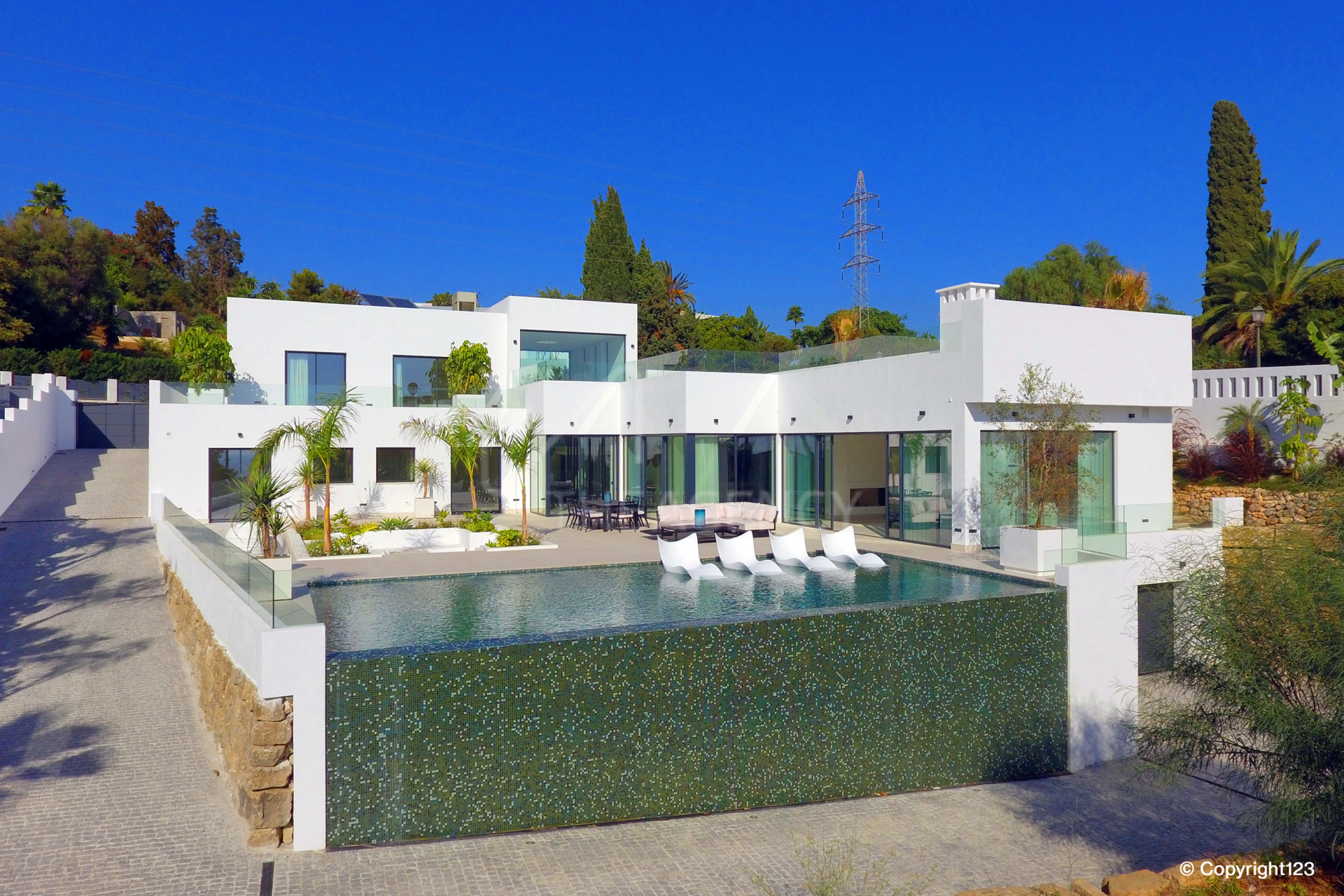 Modern five-bedroom villa in El Rosario, Marbella East