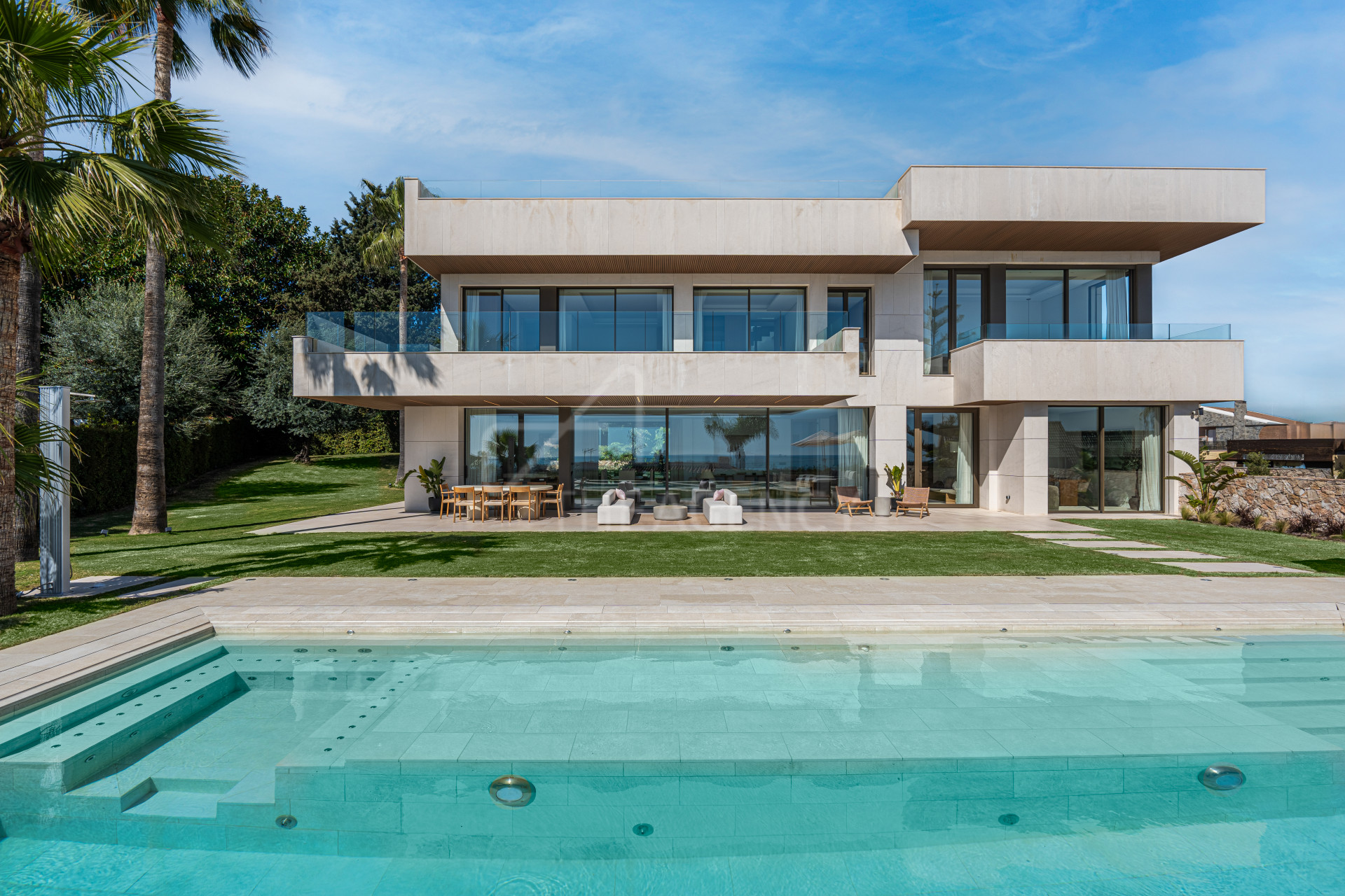 Villa El Olivar, Contemporary Residence with Sea Views in Málaga