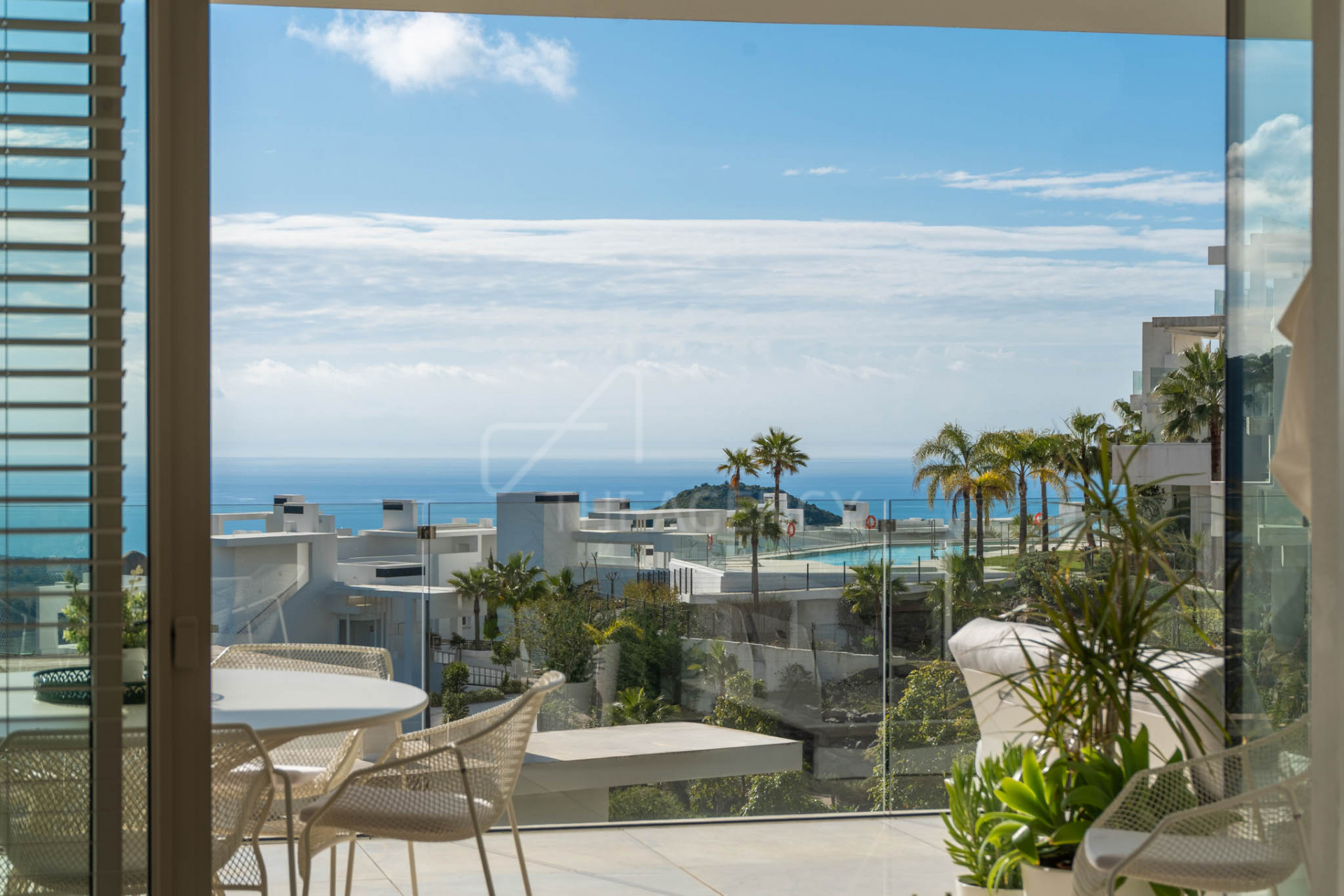 Apartment Los Almendros, Elegant Apartment with Panoramic Sea Views - Palo Alto, Marbella