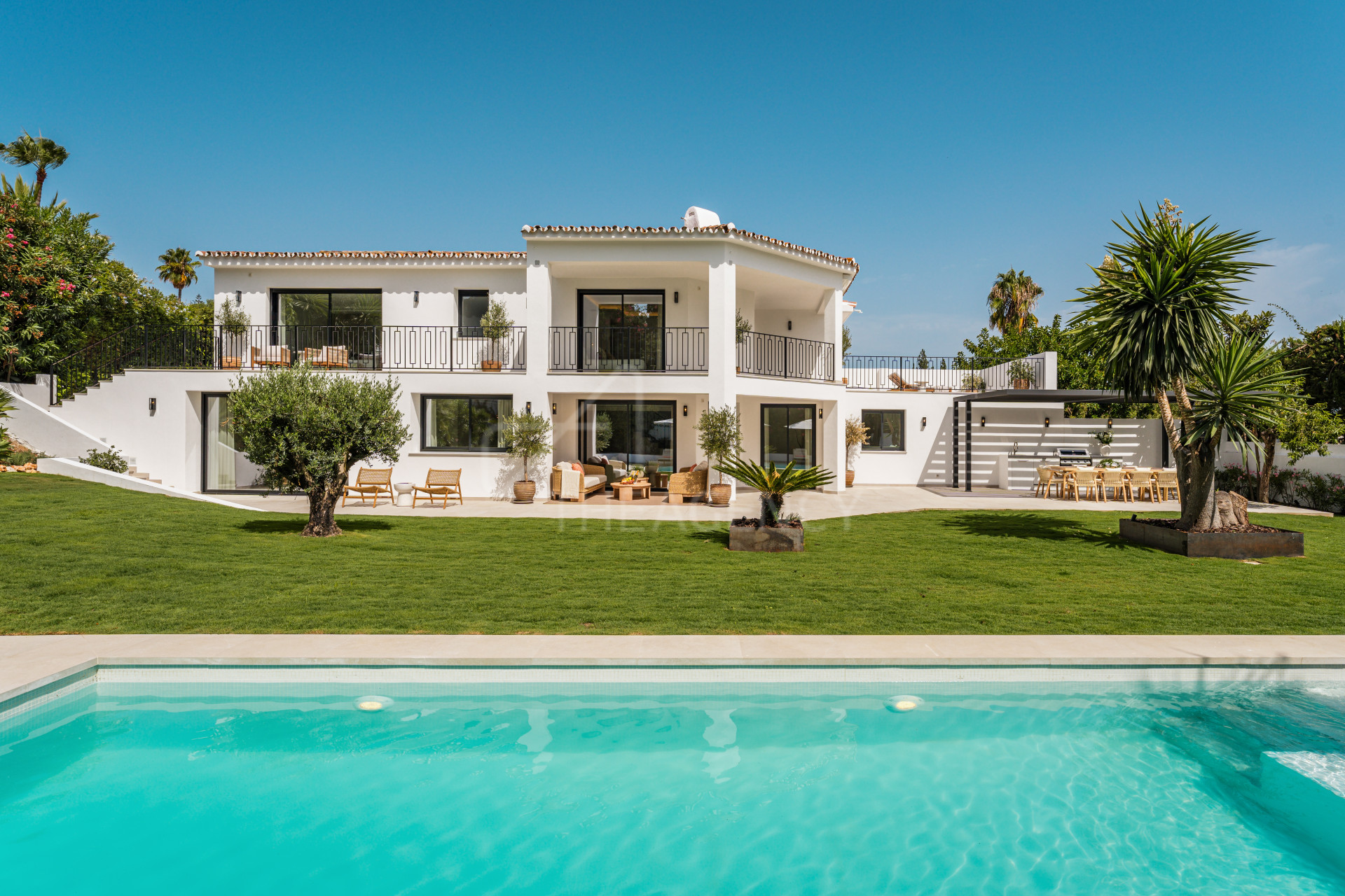 Renovated Contemporary Villa with Sea Views - Marbella’s Golden Mile