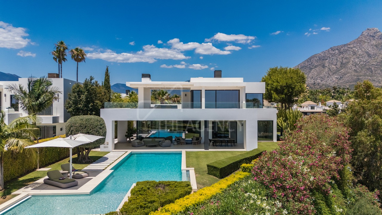 Luxury Villa with Sea and Mountain Views - Las Lomas del Marbella Club, Marbella