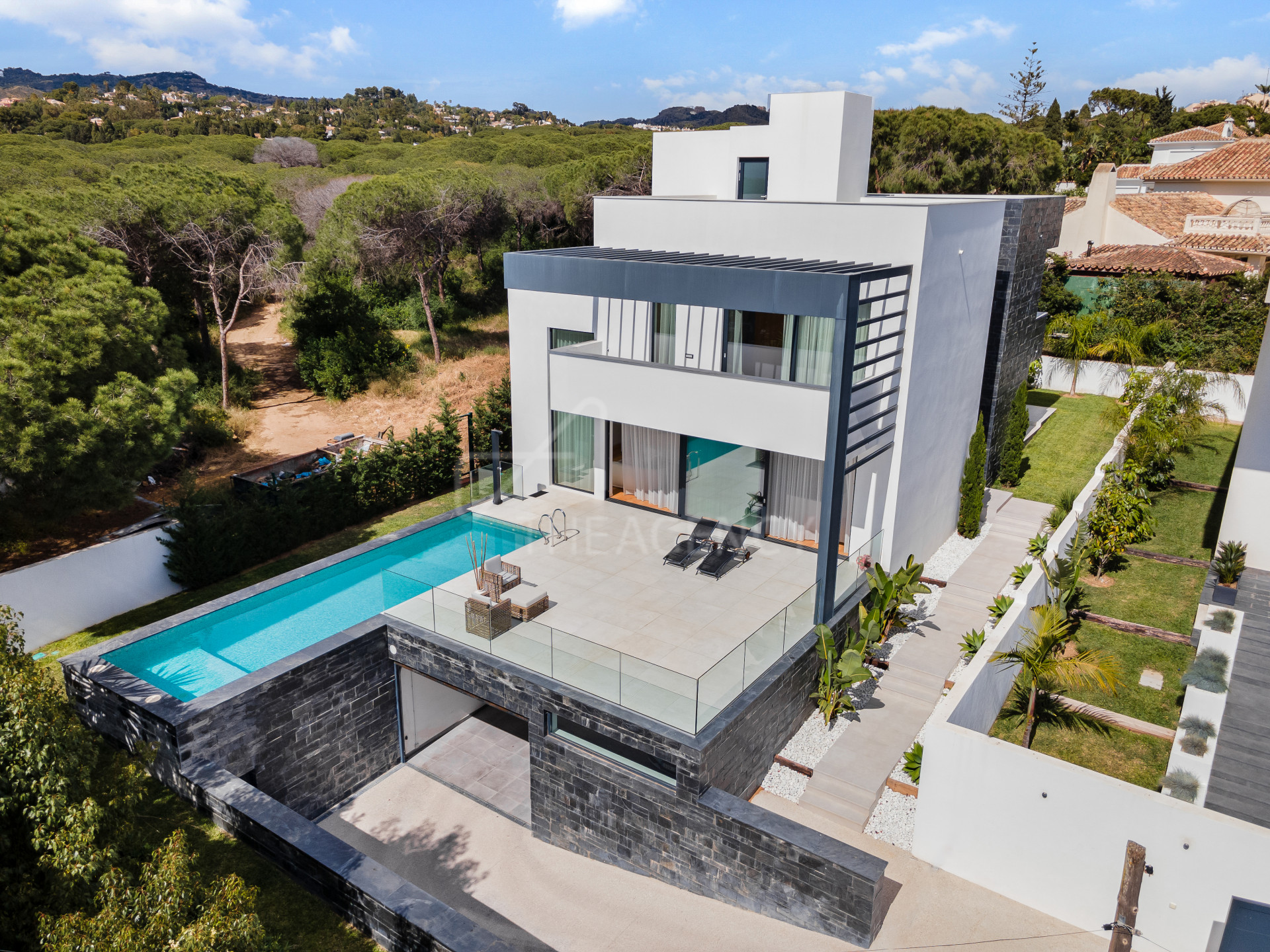 Villa Mia - Contemporary Beachside Villa - Marbesa, Marbella East