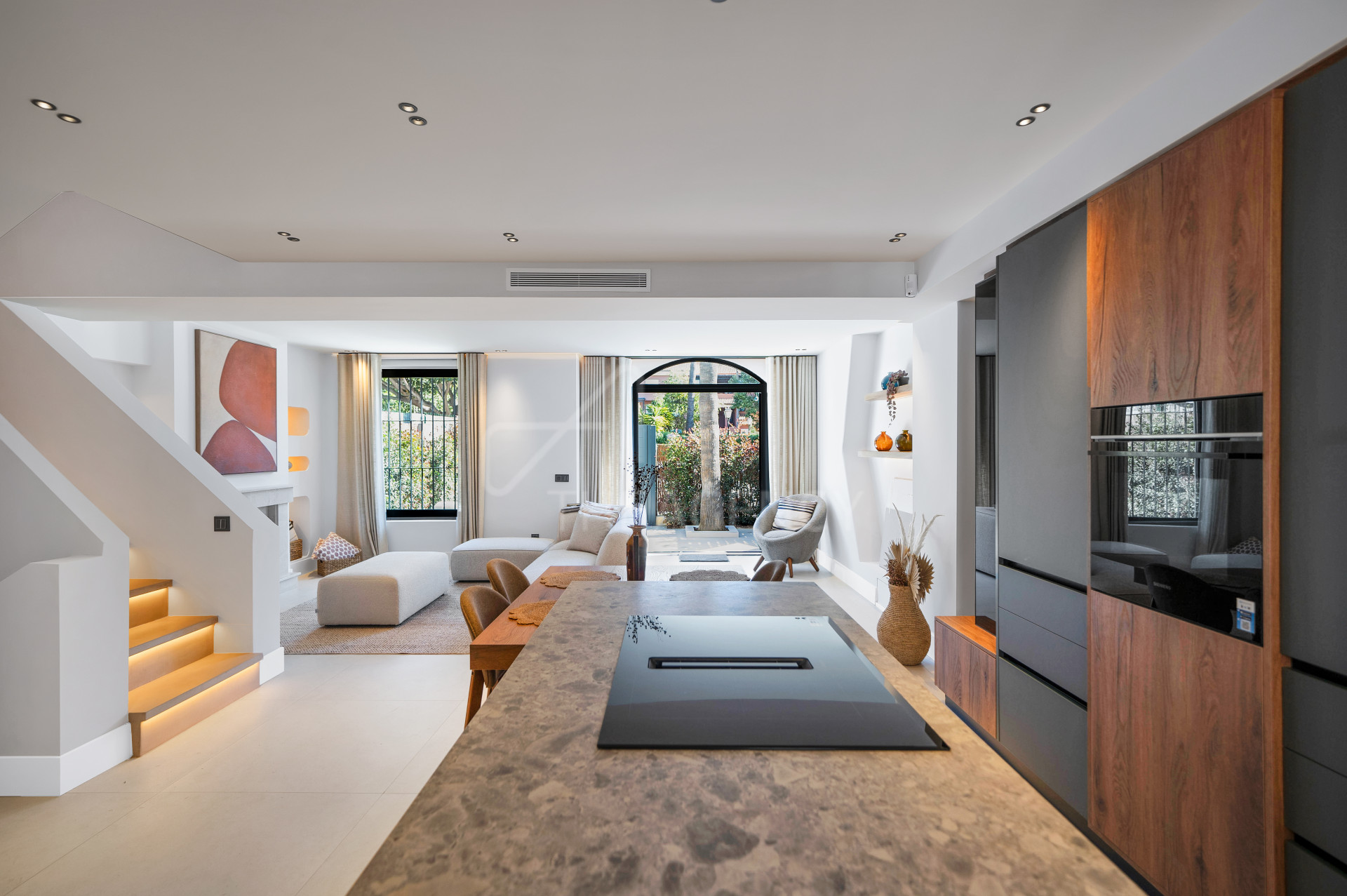 Townhouse Azalea, Elegant Beachside Residence - Puerto Banús, Marbella