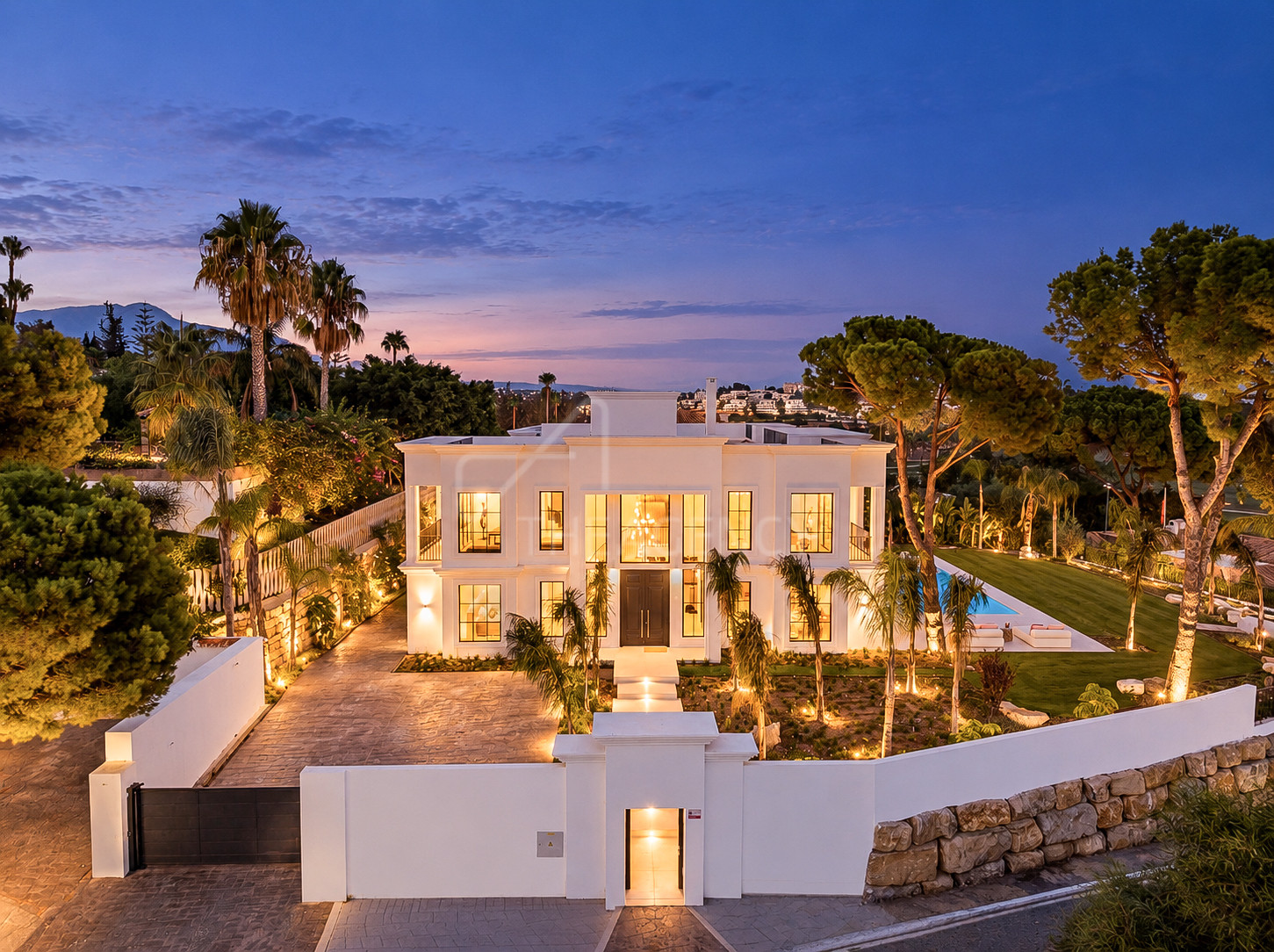 Villa Vinton, a luxurious contemporary new villa in El Paraíso Alto, Benahavís