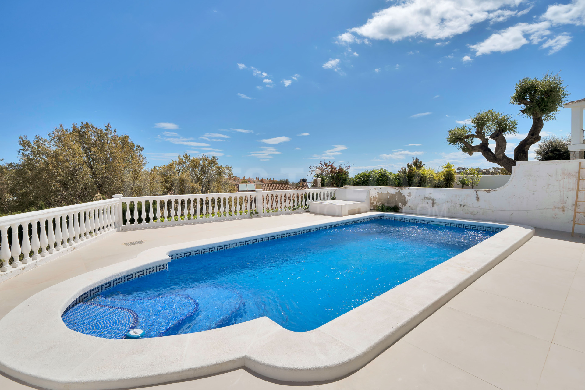 Recently Renovated semi-detached house in La Mairena surrounded by Nature!
