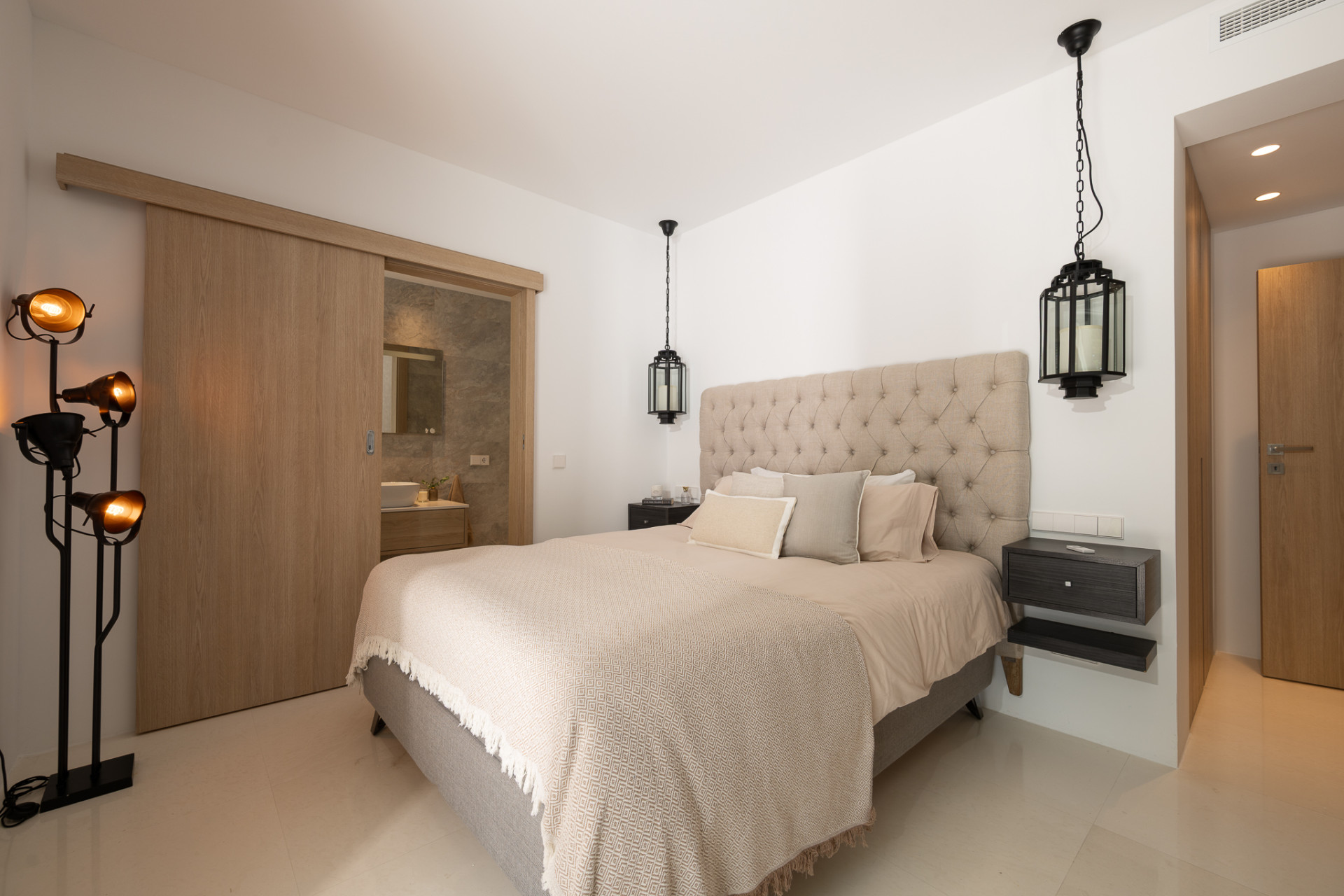Exceptional Renovated Luxury Villa with Tourist Licence in Parcelas del Golf, Nueva Andalucía