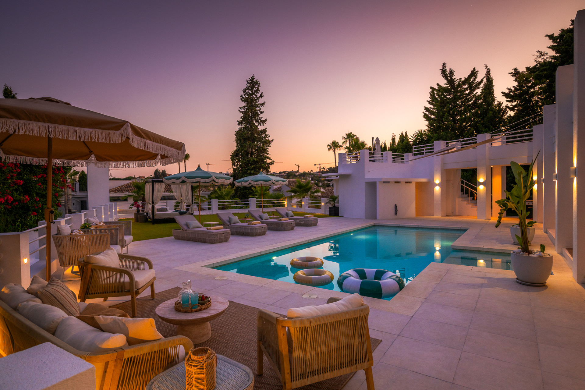 Exceptional Renovated Luxury Villa with Tourist Licence in Parcelas del Golf, Nueva Andalucía