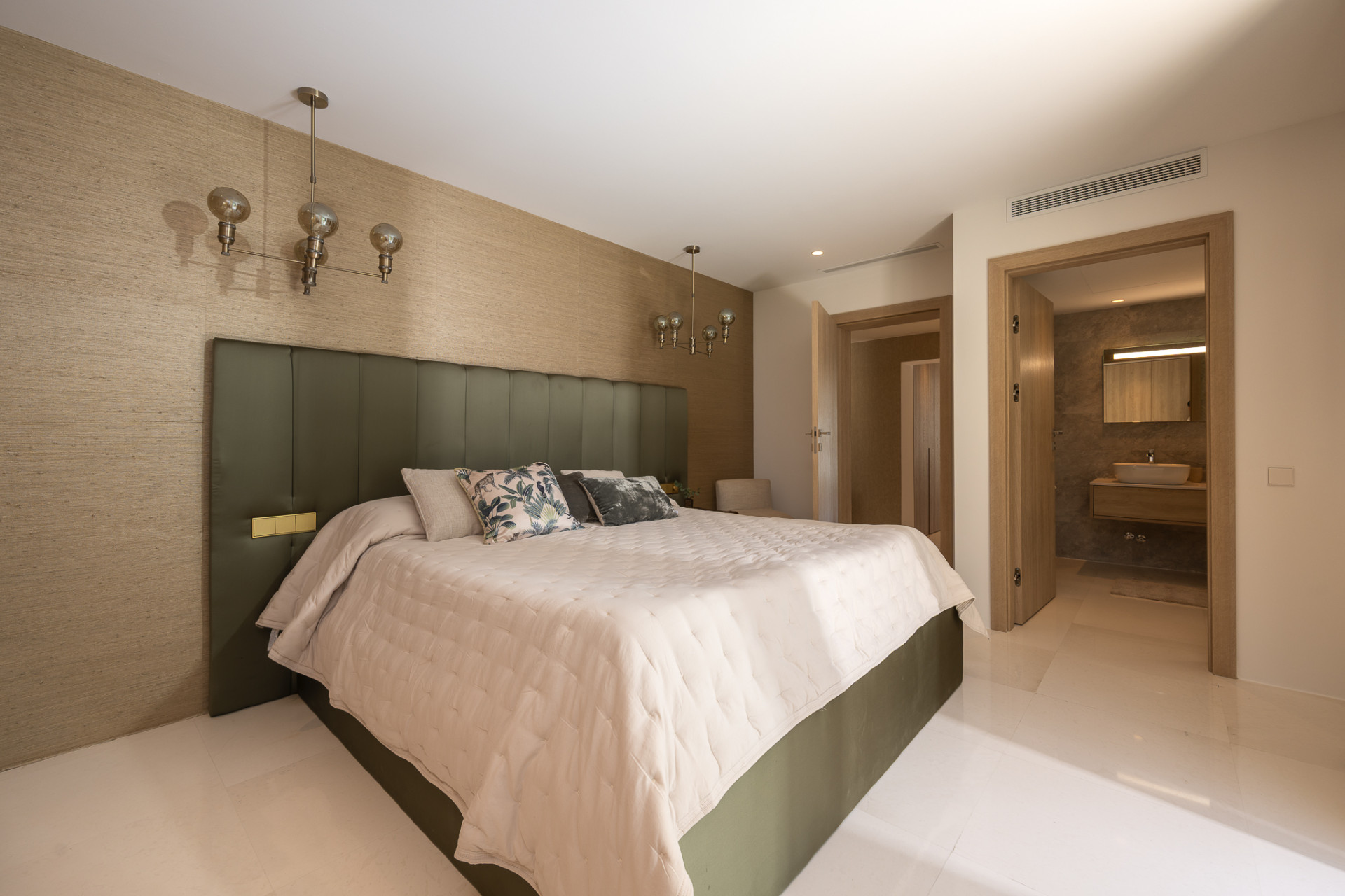 Exceptional Renovated Luxury Villa with Tourist Licence in Parcelas del Golf, Nueva Andalucía