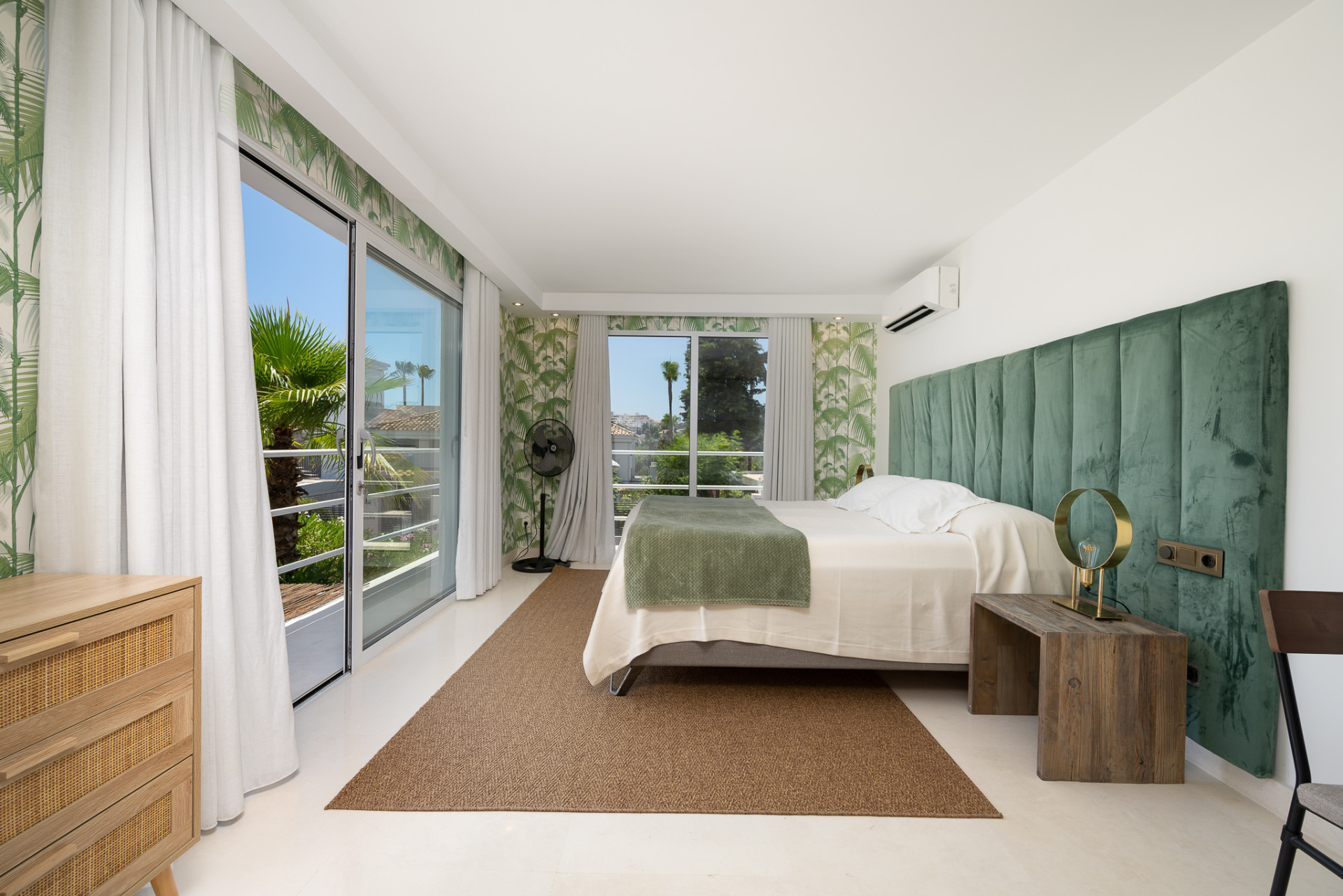 Exceptional Renovated Luxury Villa with Tourist Licence in Parcelas del Golf, Nueva Andalucía