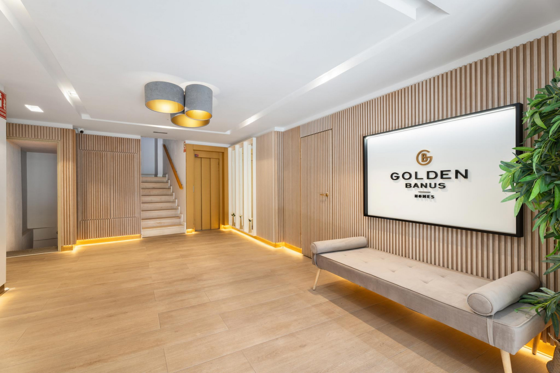 Moderne Leilighet på Bakkeplan i Nueva Andalucia med Fantastisk Utsikt