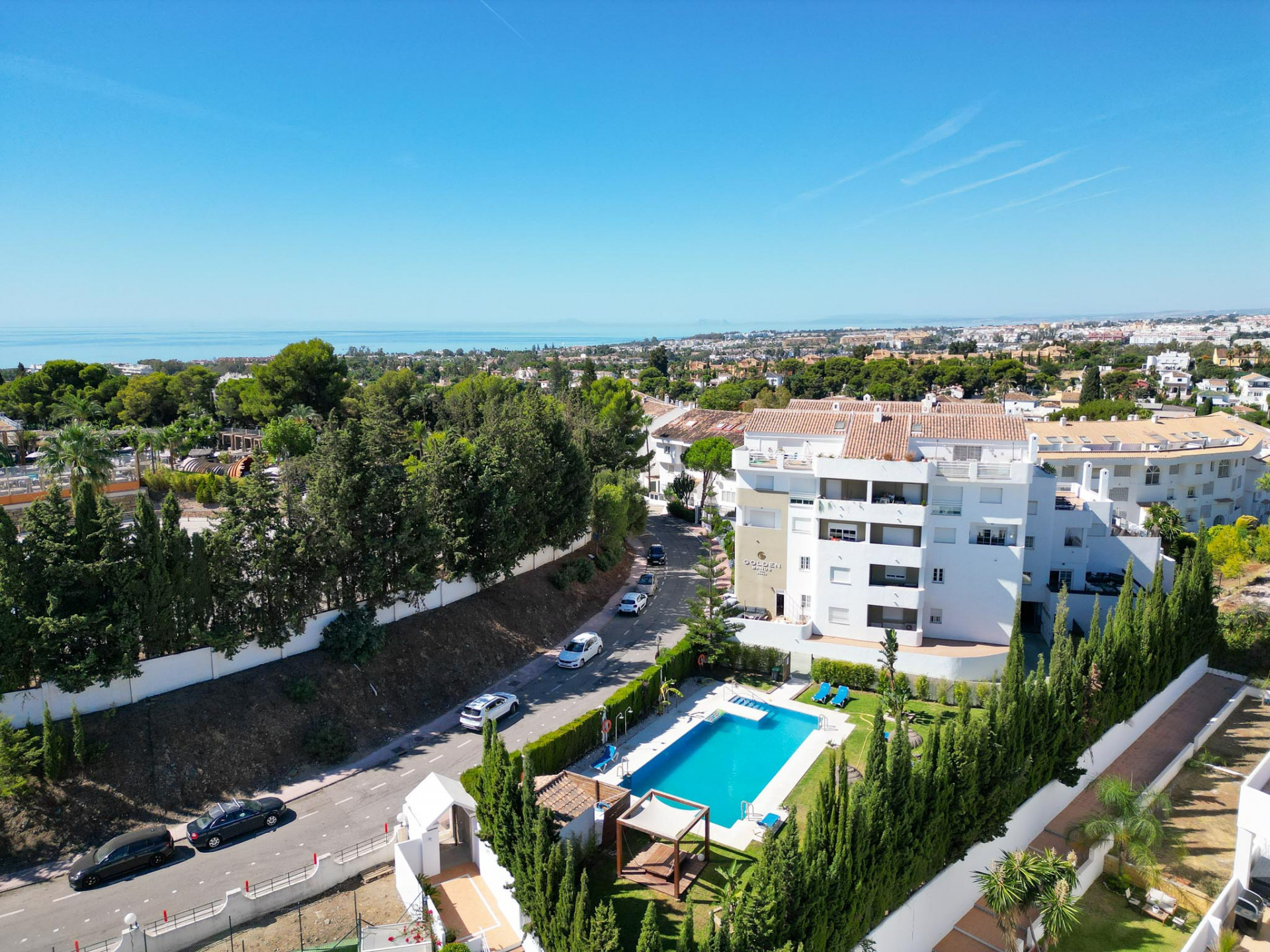 Moderne Leilighet på Bakkeplan i Nueva Andalucia med Fantastisk Utsikt