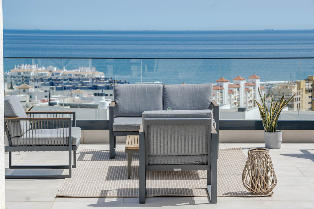 Stunning 3-Bedroom penthouse in Las mesas, estepona – Panoramic Views & Resort-Style Living
