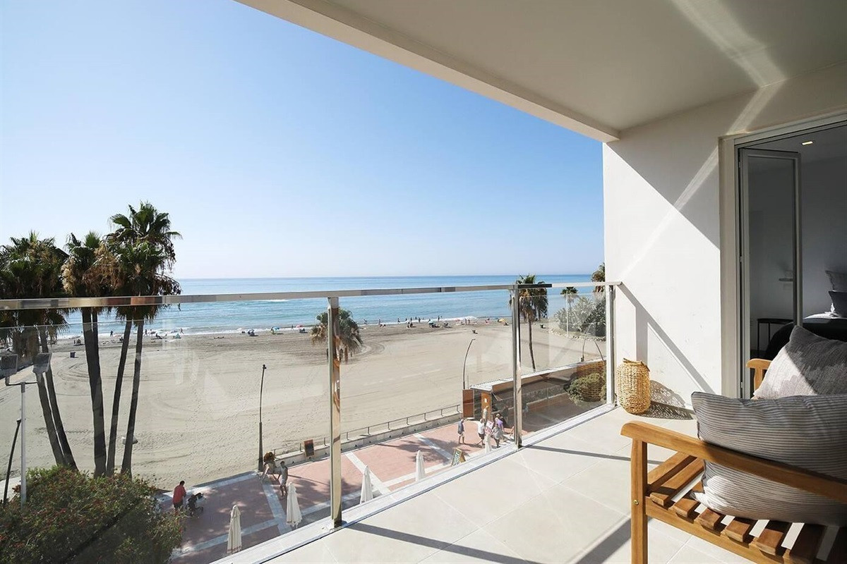 Luksuriøs leilighet ved stranden i sentrale Estepona – Uovertruffen havutsikt og førsteklasses kystliv