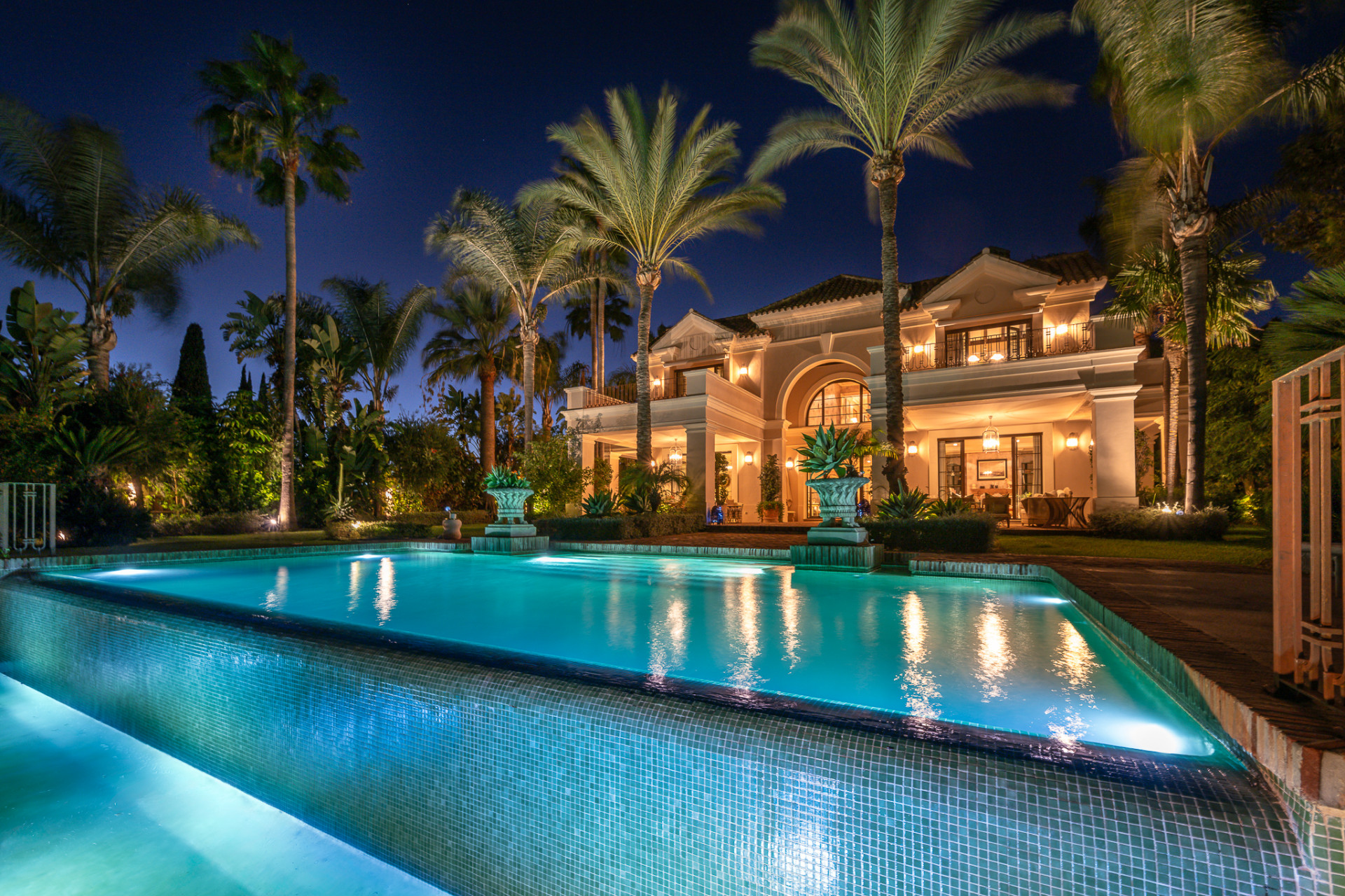 Exclusive Masterpiece - A One of a Kind Luxury Mansion in Prestigious Guadalmina Baja - Marbella