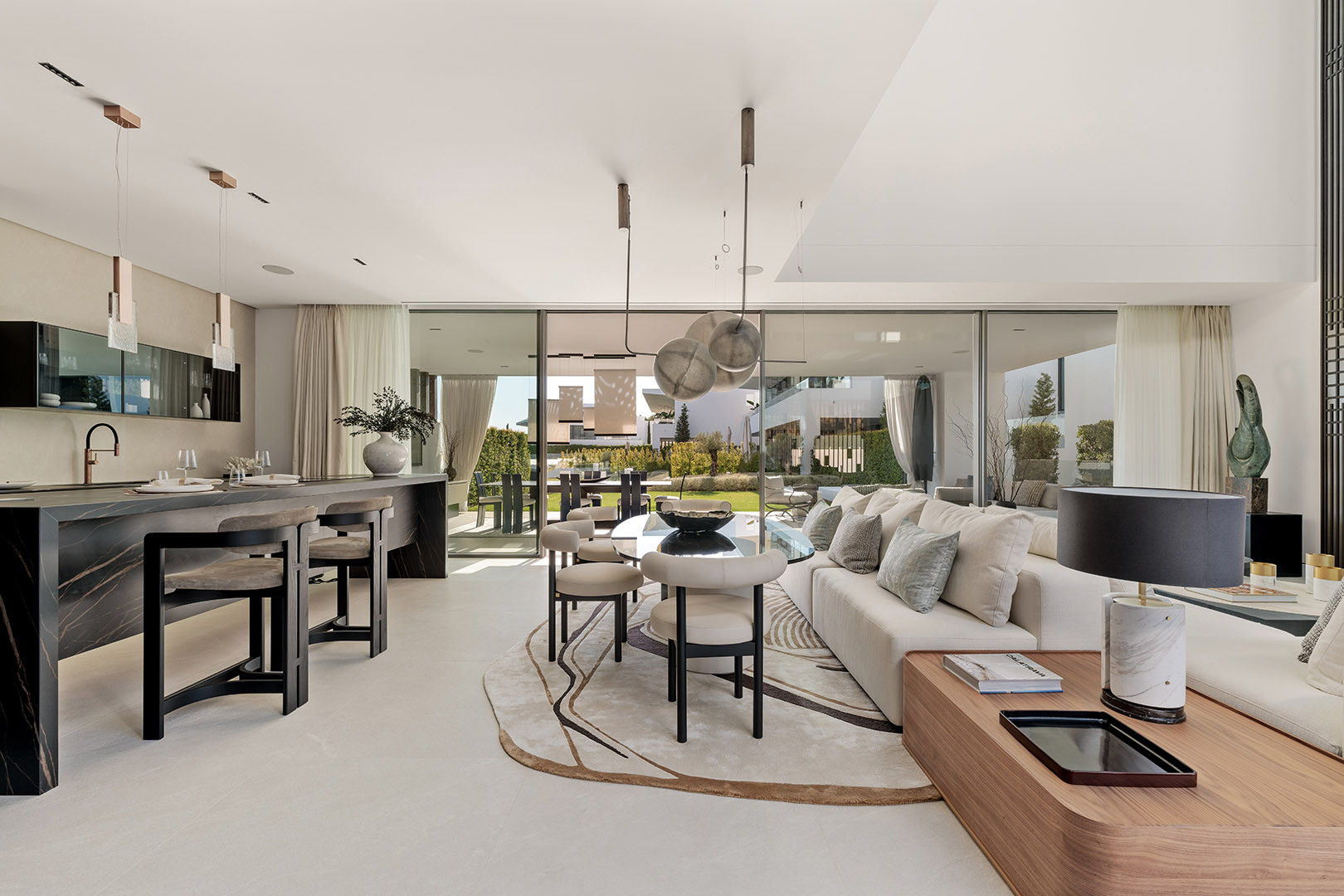 Semi detached villa in Golden Mile. Marbella