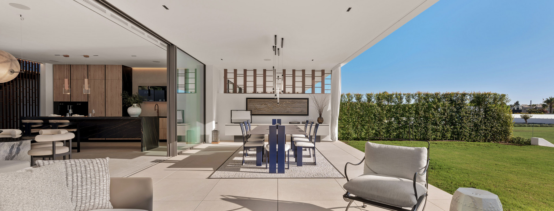 Semi detached villa in Golden Mile. Marbella